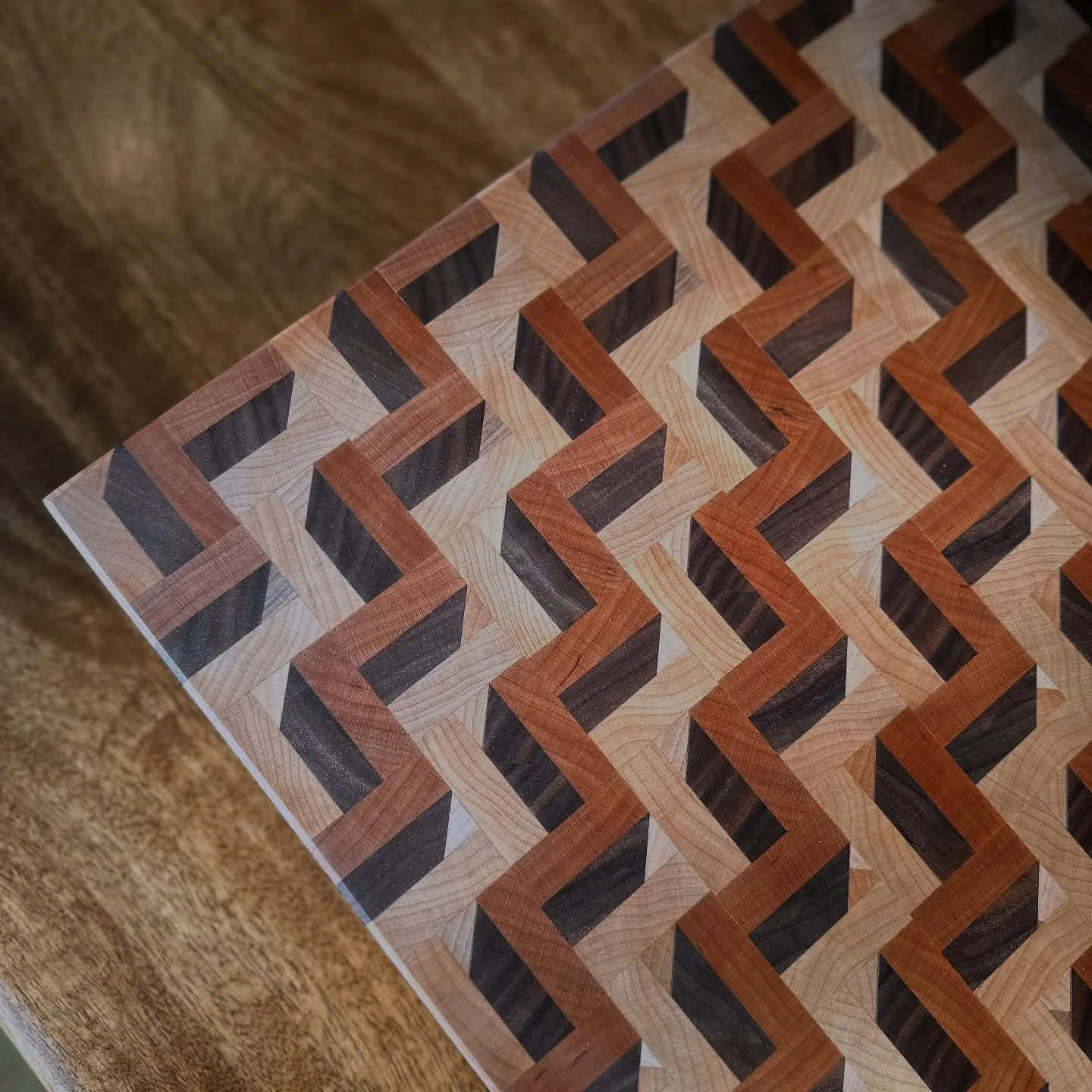 &bull;Imagine this in your home&bull;
Check out this and other 
High end cutting boards 
On our website.
.
.
.
#secretsocietywoodcraft
#woodworker #woodworking #cuttingboard #woodwork #woodworkerlife #wood #endgrain #handmade #walrusoil #titebond #ti