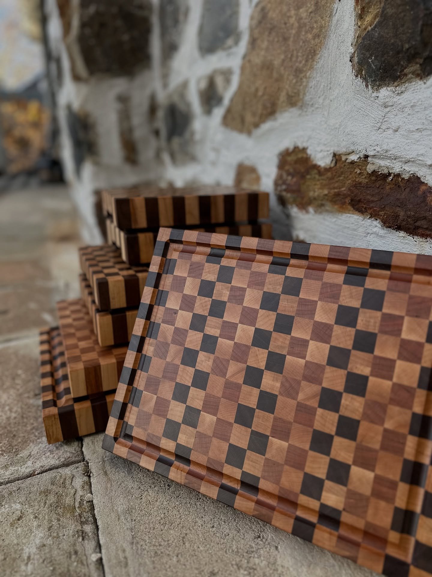 🧱OFF THE WALL 🧱
Available at Chester County Craft Show
November 29/ 9-3 
West Chester University South Campus
.
.
.
#secretsocietywoodcraft
#woodworker #woodworking #cuttingboard #woodwork #woodworkerlife #wood #endgrain #handmade #walrusoil #titeb