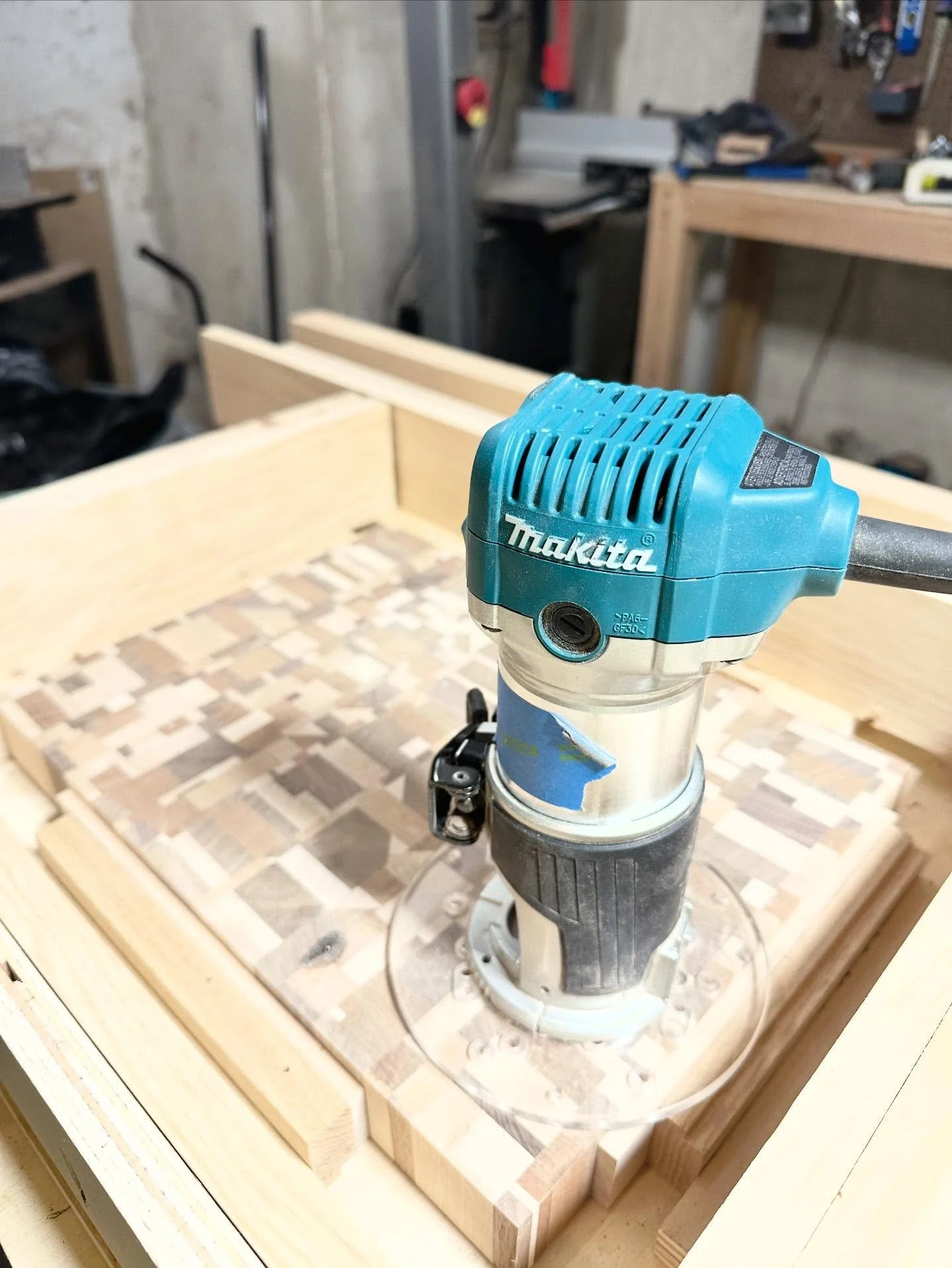 Your shop getting cold? Heats in the tools 🔥🛠️.
Some new cutting boards are coming&hellip;
.
.
.
#secretsocietywoodcraft
#woodworker #woodworking #cuttingboard #woodwork #woodworkerlife #wood #endgrain #handmade #walrusoil #titebond #titebond3 #woo