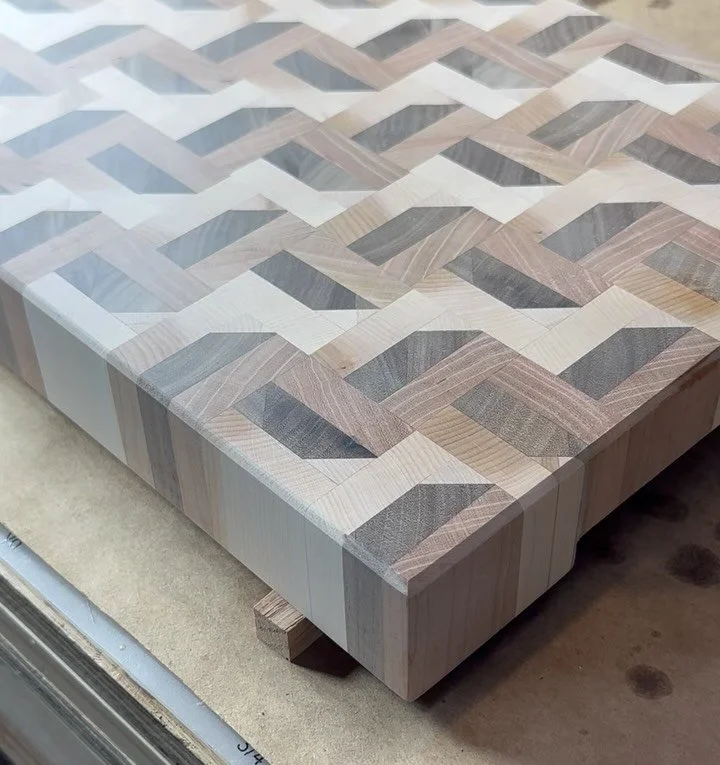 It puts the oil on the board&hellip;
.
.
If I catch you not oiling your cutting board 
.
.
.
#secretsocietywoodcraft
#woodworker #woodworking #cuttingboard #woodwork #woodworkerlife #wood #endgrain #handmade #walrusoil #titebond #titebond3 #woodgrain