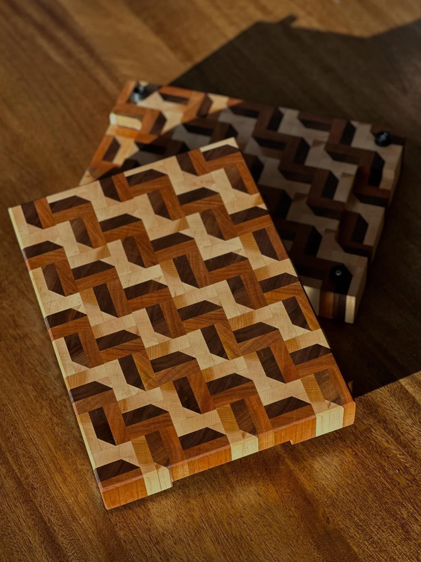 The sun hits different in the winter.

Going to put these cutting boards up on the website soon. But if your interested HMU!

.
.
.
#secretsocietywoodcraft
#woodworker #woodworking #cuttingboard #woodwork #woodworkerlife #wood #endgrain #handmade #wa