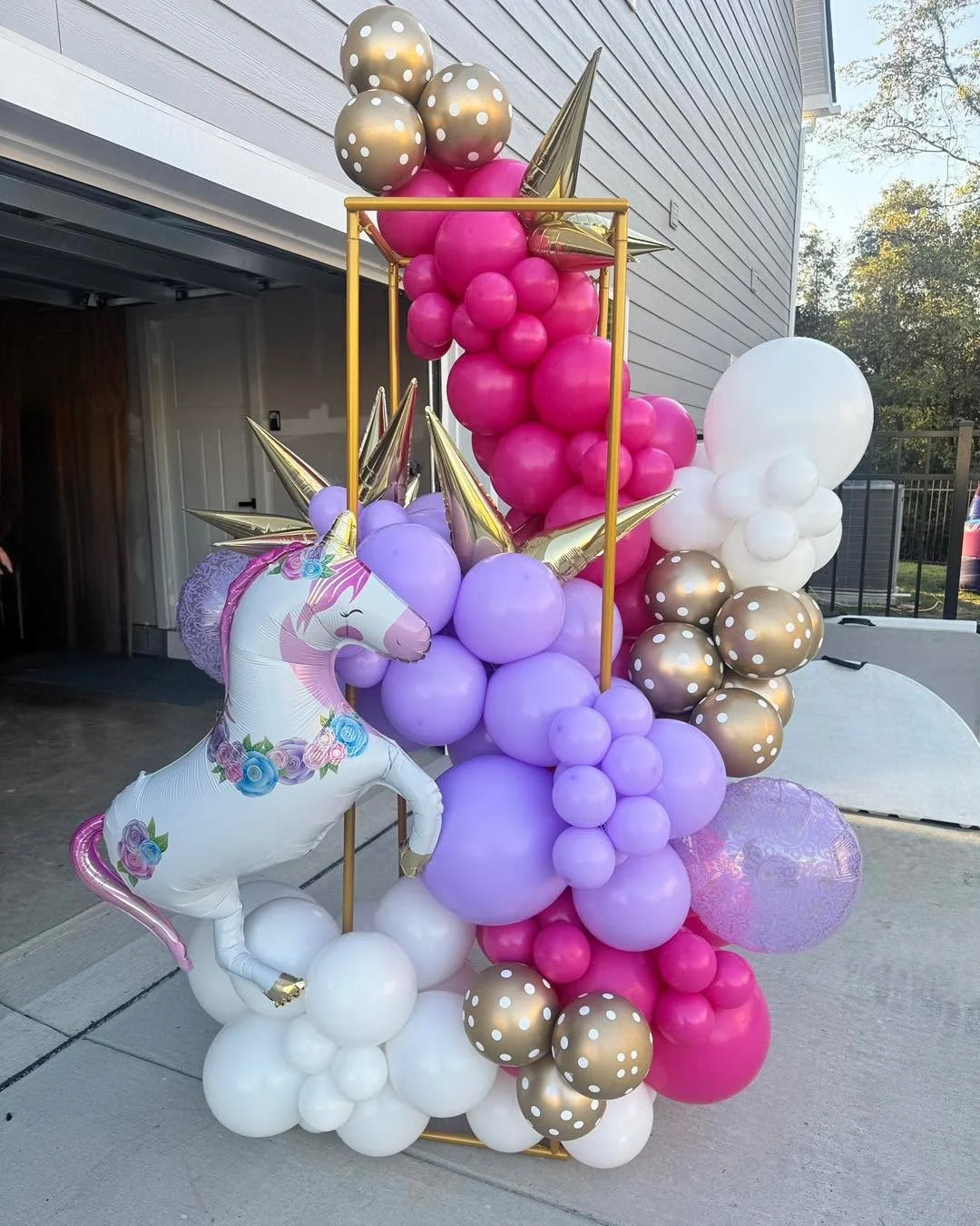 Saturday birthday party unicorn style!! First time using the cube frame. I like the look!
#poppyrosecreations #balloonarches🎈 #balloonarch #balloonstylist #middletn #smallbusiness #balloondecor #balloongarlandbackdrop #birthday #birthdaycelebration 