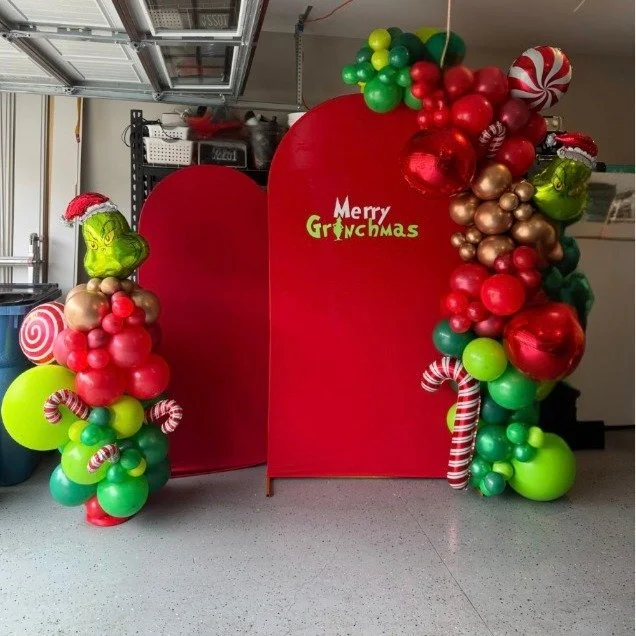 Merry Grinchmas!! This may be my favorite set-up of all time! It was exciting to mix so many different greens and reds to make a backdrop worthy of the Grinch himself! A small balloon tree with star topper and lollipop accents brings Whoville to the 