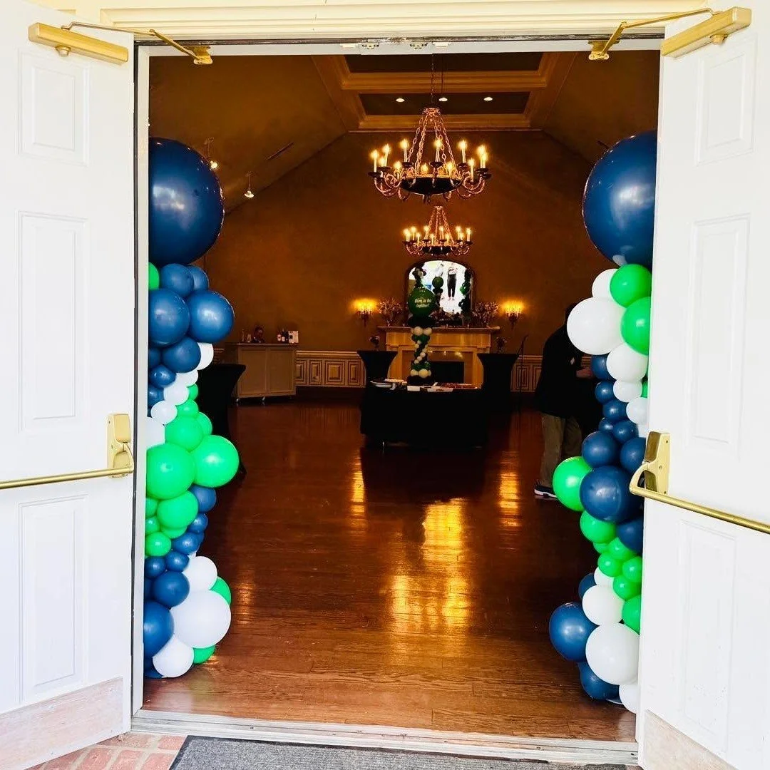 Balloons for County Commission political fundraiser. 2 bubble columns and a tabletop centerpiece. The columns make quite a statement!
.
Sempertex Navy, Shamrock, and White 
.
#murfreesboro #ballooncentrepiece #ballooncenterpieces #ballooncolumns #bal