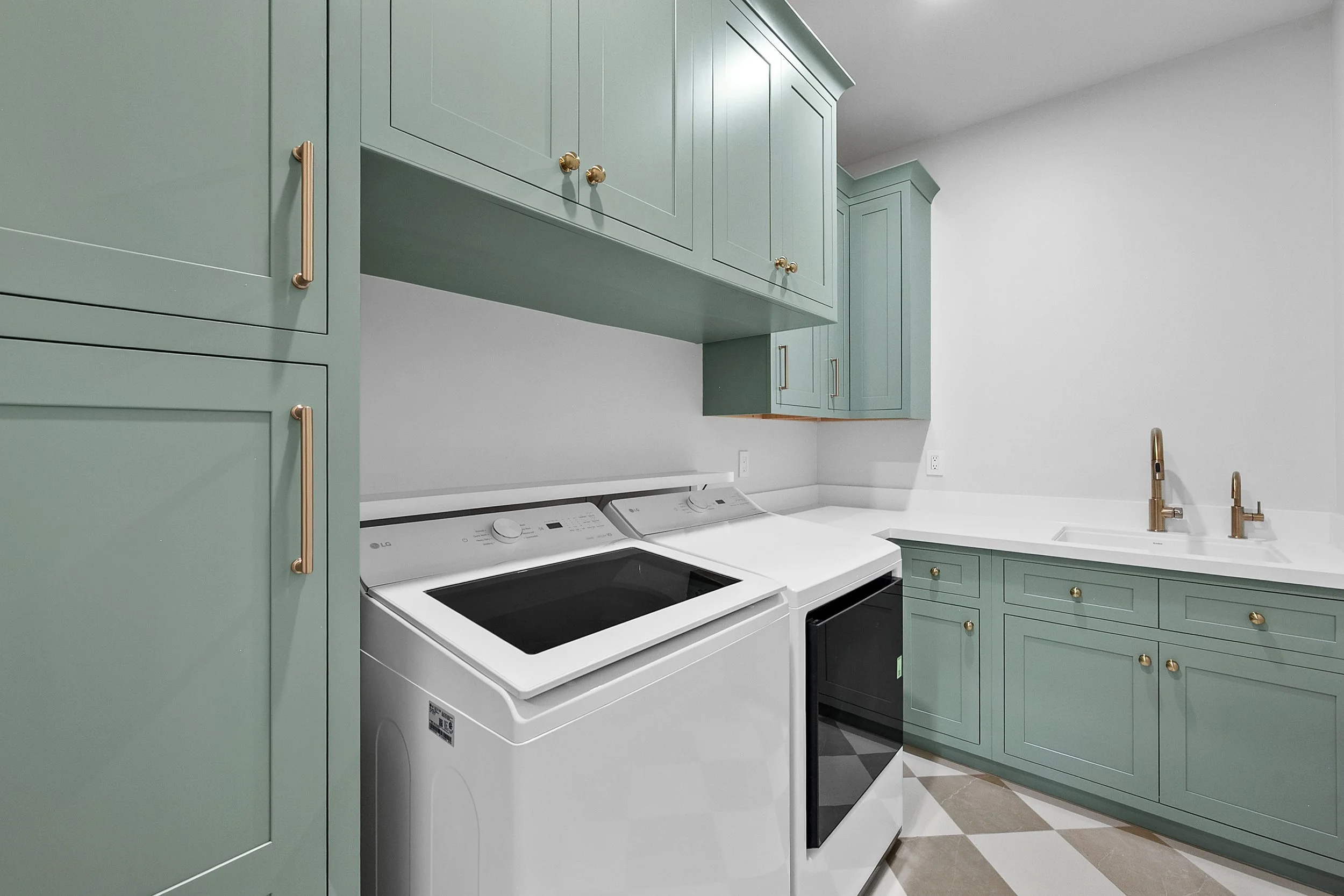 Custom inset painted cabinetry by Shiloh Cabinetry, available through Cactus Millwork Company in Phoenix, AZ. Beautifully crafted for a timeless, furniture-style look with clean lines and refined detailing.