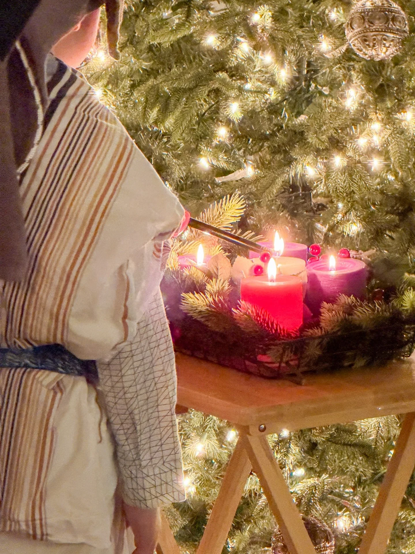 The fifth candle: Christ.

The true Light of the world, born to save, redeem, and restore.
This is the good news we celebrate today. ✨

What a beautiful celebration of Christs birth we had last night at our Christmas Eve service. 

Merry Christmas fr