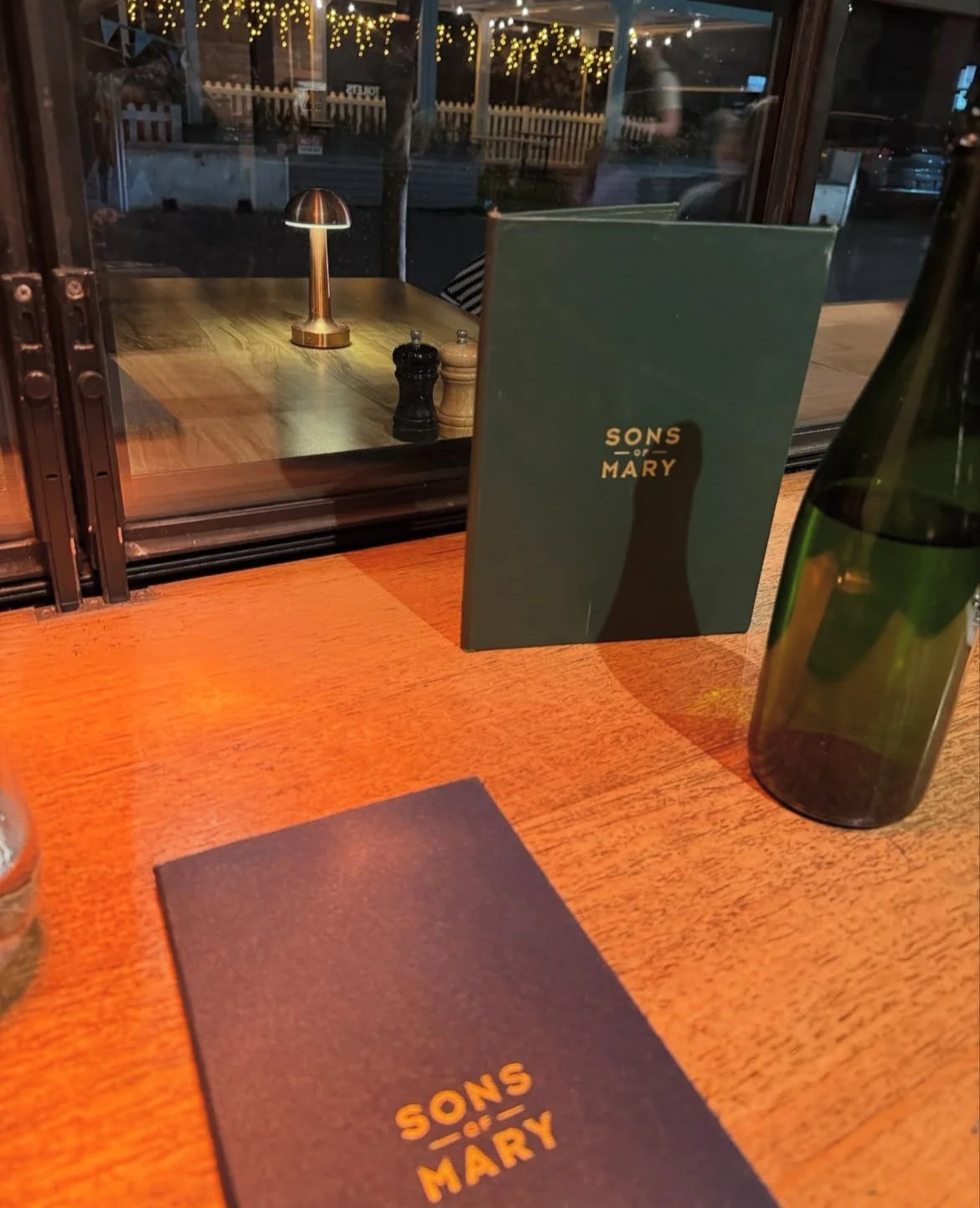 Tonight, come find your favourite Sons of Mary seat - we love this one in the window -  and settle in, menu in hand, with that first drink calling your name!

📸 @gemthecritic