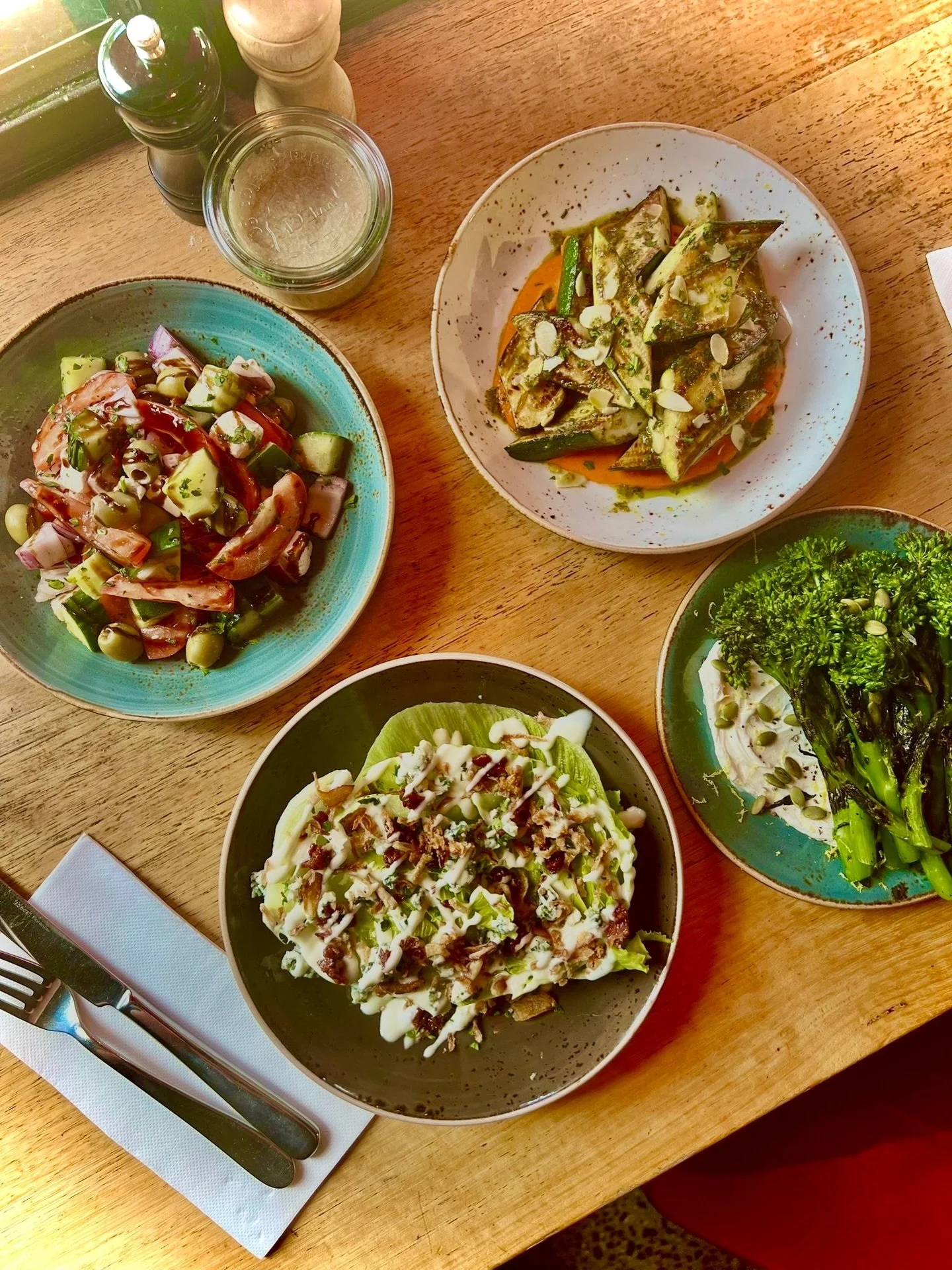 Steak Frites just got even better at Sons of Mary.

From 5pm every Monday, enjoy our 250g carved Southern Ranges Porterhouse MB2+ with crispy fries and your choice of red wine jus or caf&eacute; de Paris butter - and now you can also go for creamy mu