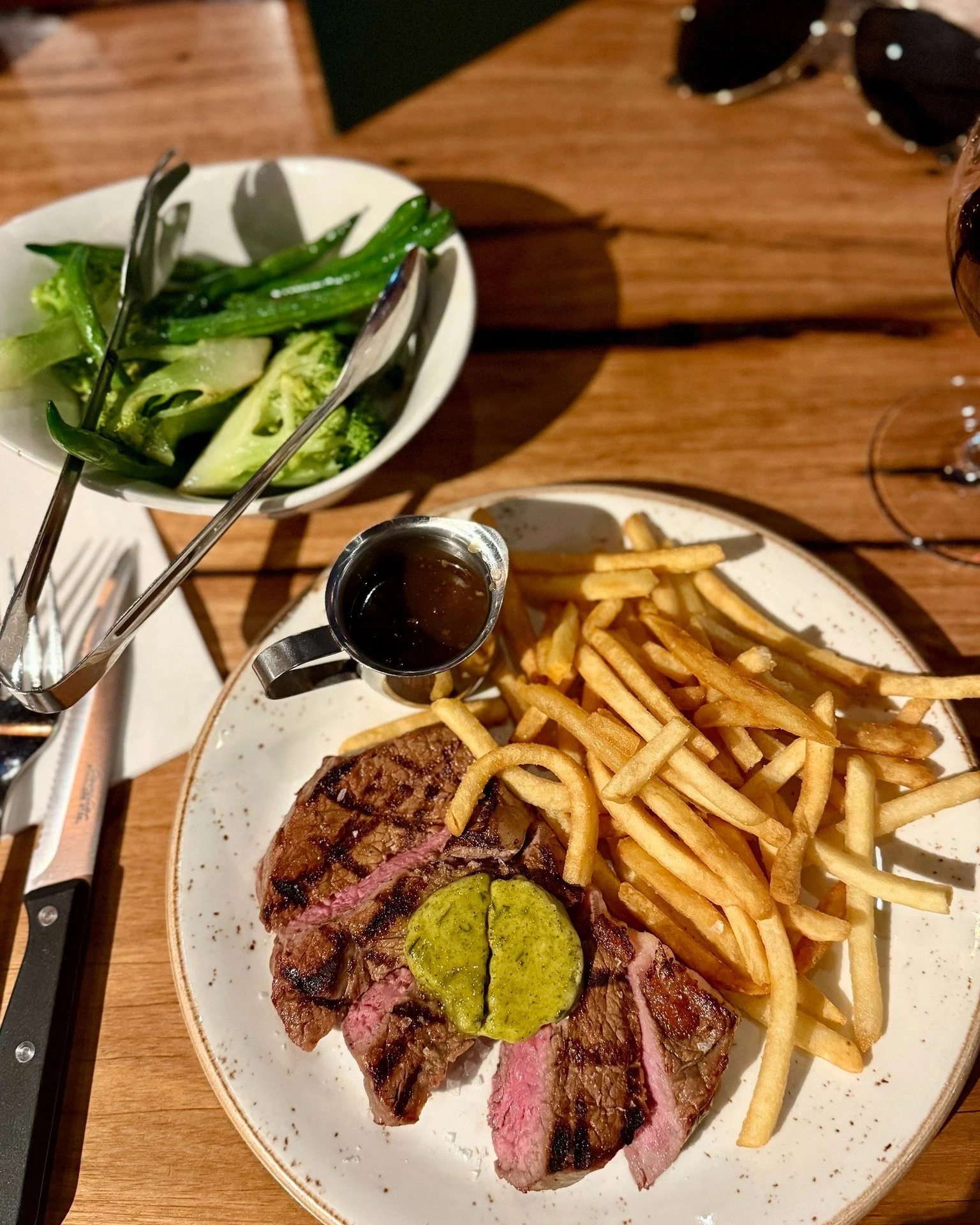 Mondays aren't so bad when there's steak involved.

Join us from 5pm tomorrow for Steak Frites and tuck into a 250g carved porterhouse served with crispy fries and your choice of red wine jus, caf&eacute; de Paris butter, mushroom sauce or peppercorn