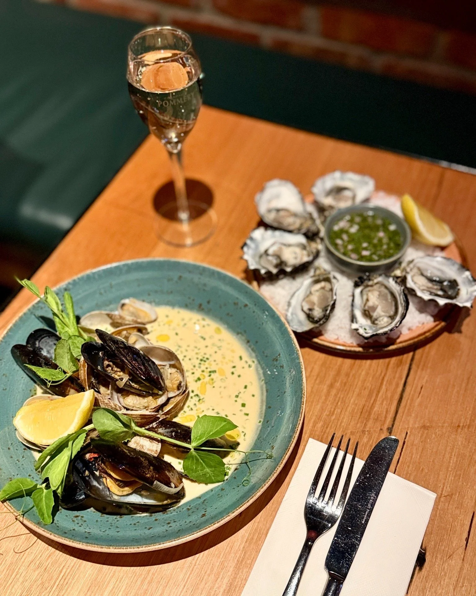 Dive into the freshest seafood every week with Sons of the Sea.

From 5pm every Wednesday evening, our kitchen team turns the freshest catches of the day into a rotating line-up of seafood specials - imagine oysters, prawns, mussels and much more.

C