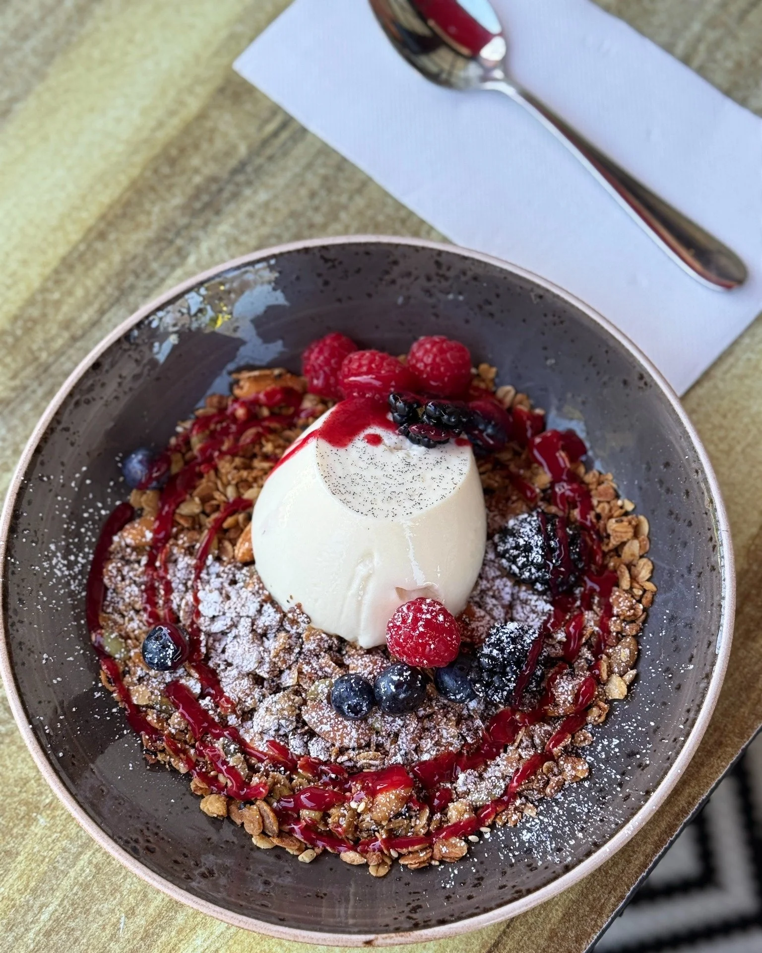 Mornings are more appealing when there's something delicious for breakfast.

Start with your favourite coffee, tea or chai, then take your pick from our breakfast menu. Feeling like something sweet? Our Panna Cotta Granola comes with silky vanilla pa