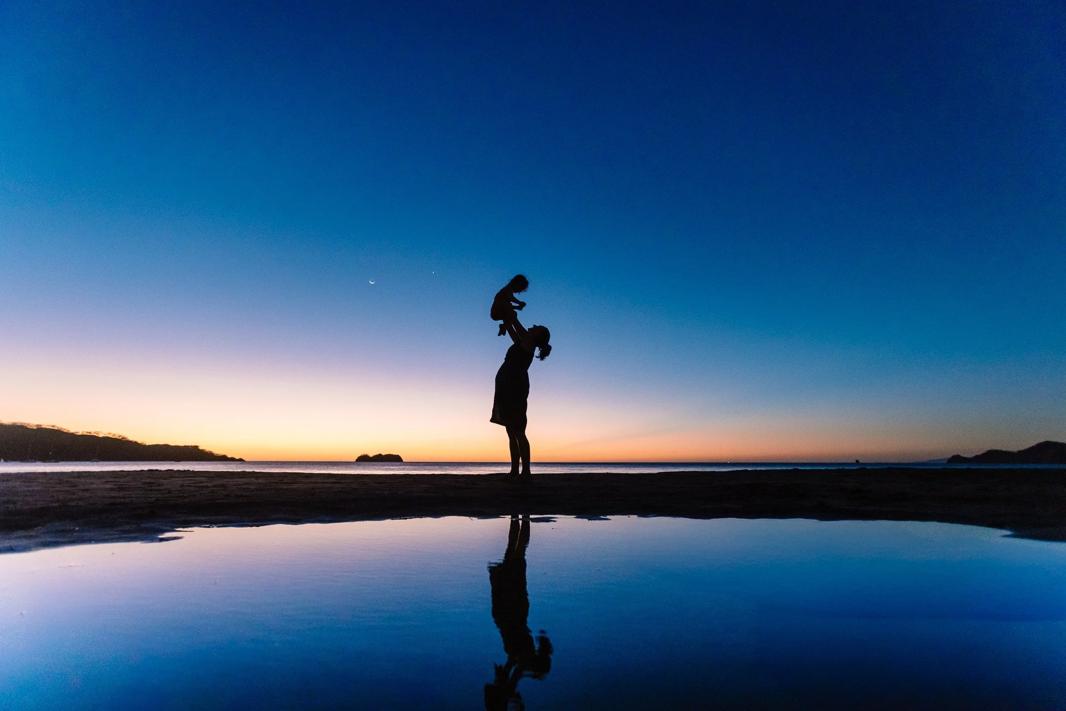 Sometimes it's the little moments that turn out to become the most timeless family moments.

#documentaryfamilyphotography #sunsets #blackvinephotography #roncesvalles #torontofamilyphotographer