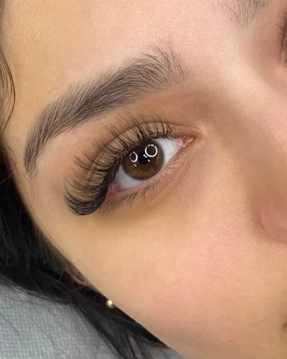 Holiday season = lash season ✨ @her_htx #houstonsalon #houstonlashes #houstonlashtech #houstonlashextensions