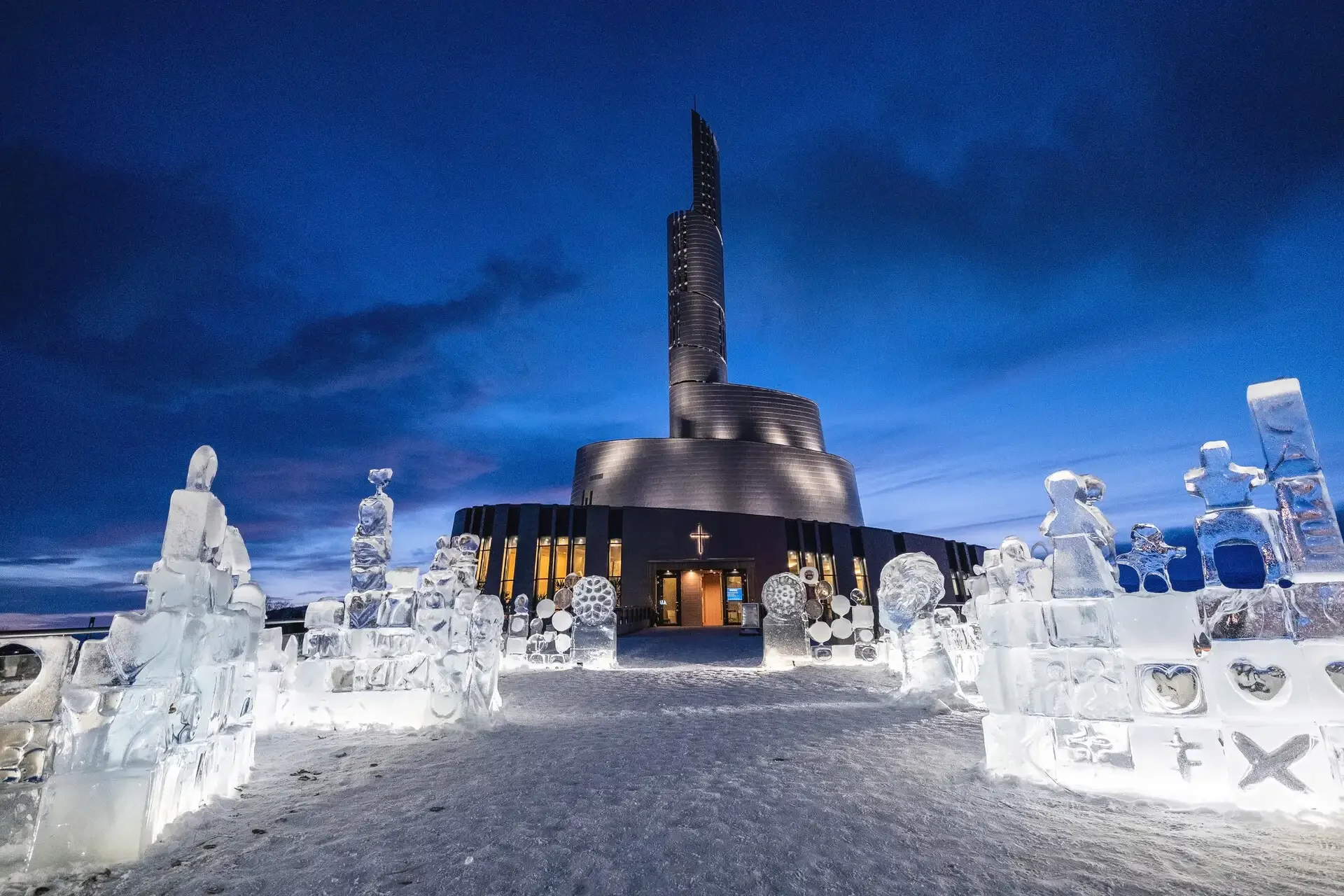 northern-lights-cathedral-alta-162812-tommy-simonsen.webp