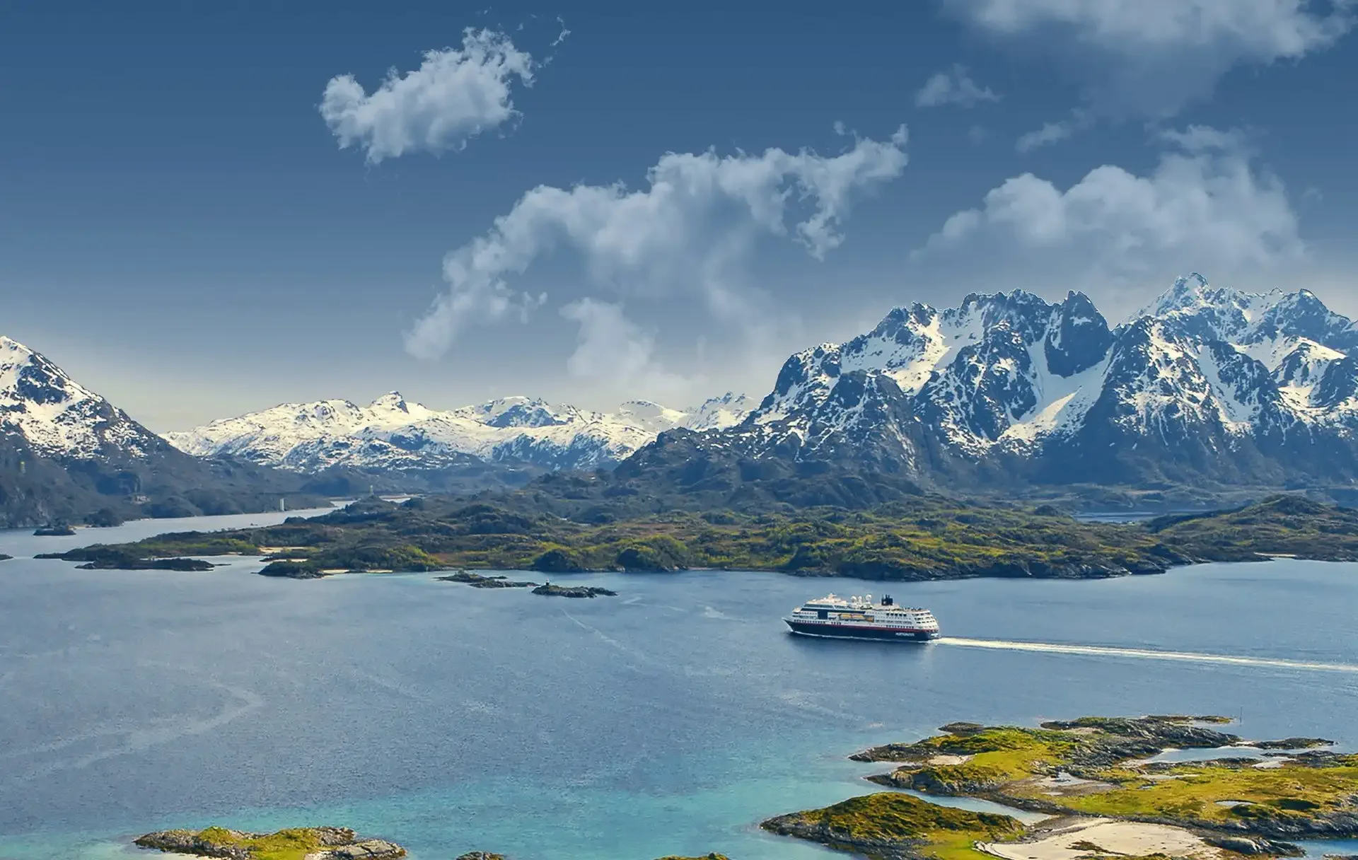 ship-in-raftsundet-norway-hgr-130573-photo_trym_ivar_bergsmo_edit (2).webp