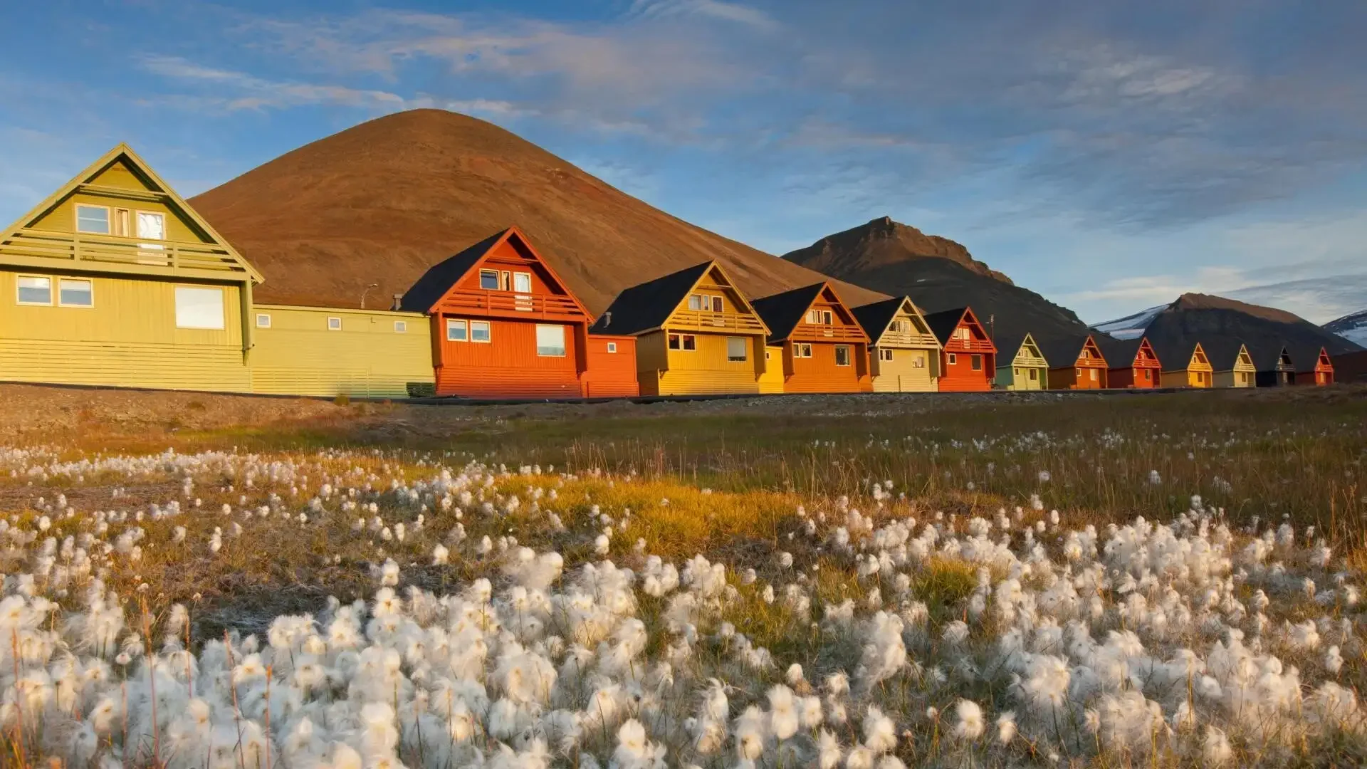 longyearbyen_svalbard_hgr_156586_1920_photo_alamy_stock_photo.webp