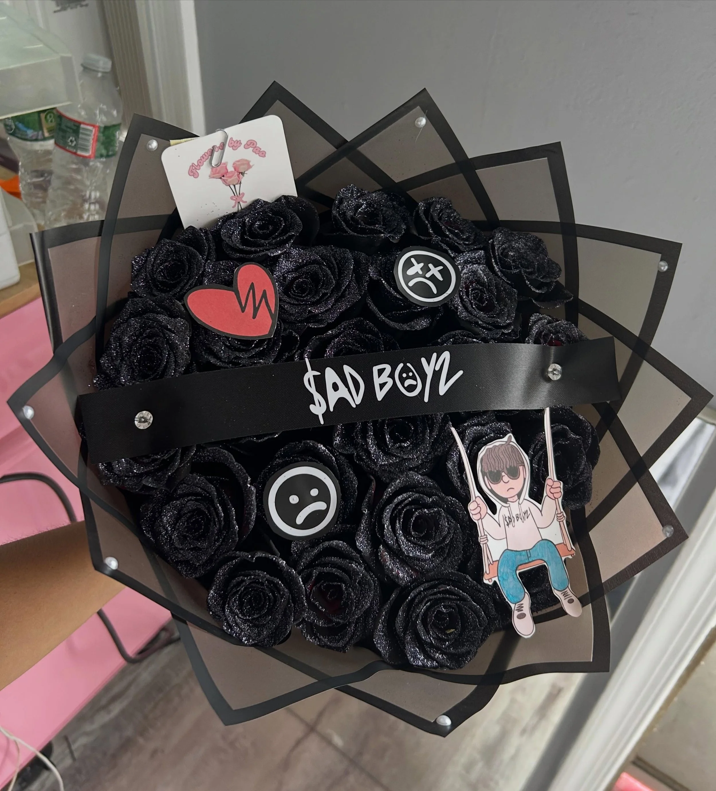 Junior H ramo 🖤

#juniorh #ramobuchon #rosasnegras #blackroses #rosebouquet