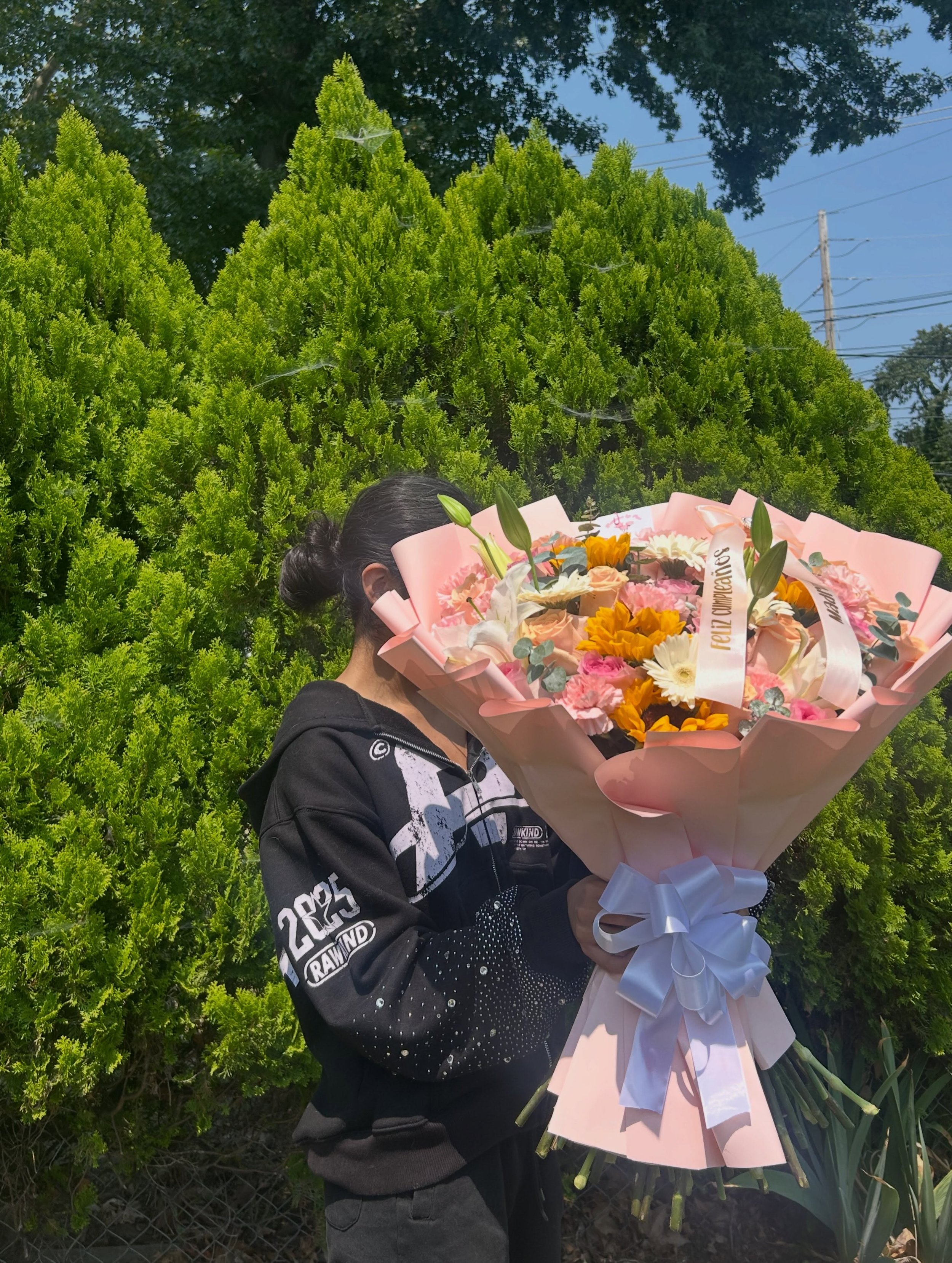 Large mix completely customized by my client 🤍

#largebouquet #mixedbouquet #pinkbouquet #njflorist #ramobuchon