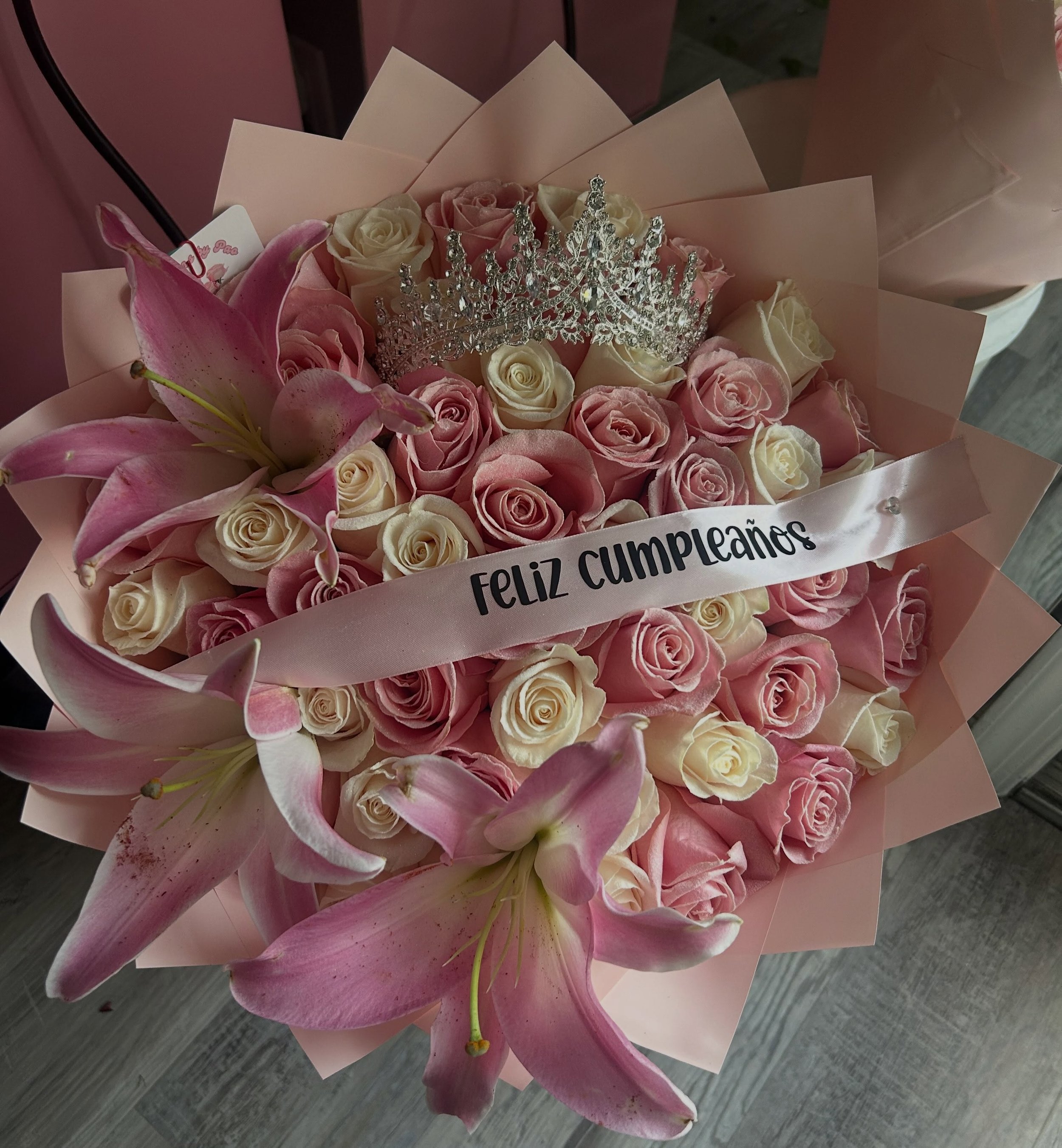 Glitter roses &amp; lilies for a birthday ✨💐

#bouquet #rosebouquet #glitterroses #birthdaybouquet #njflorist