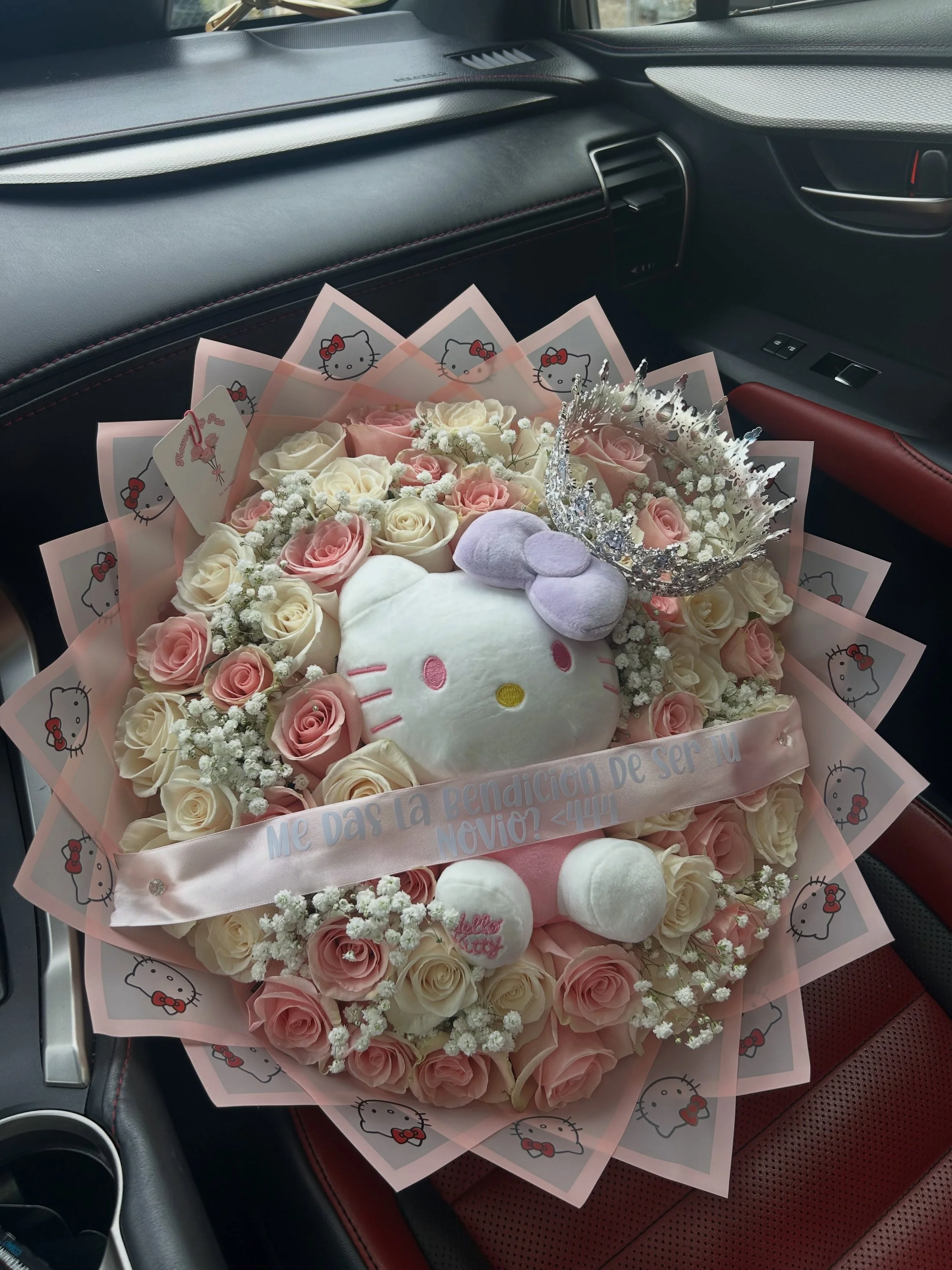 Cutest bouquet for your hello kitty lover <3

#hellokittybouquet #hellokitty #ramobuchon #rosas #ramoderosas