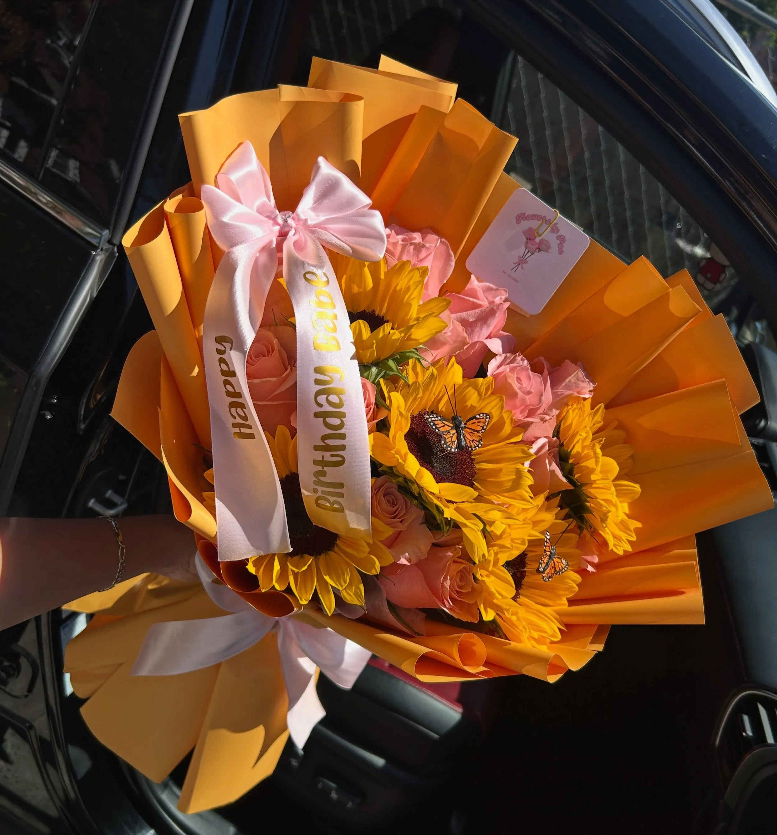 If drinking orange juice at sunrise was a bouquet it would look like this .✦ ݁˖

#floresamarillas #sunflowers #yellowbouquet #aestheticflowers #njflorist