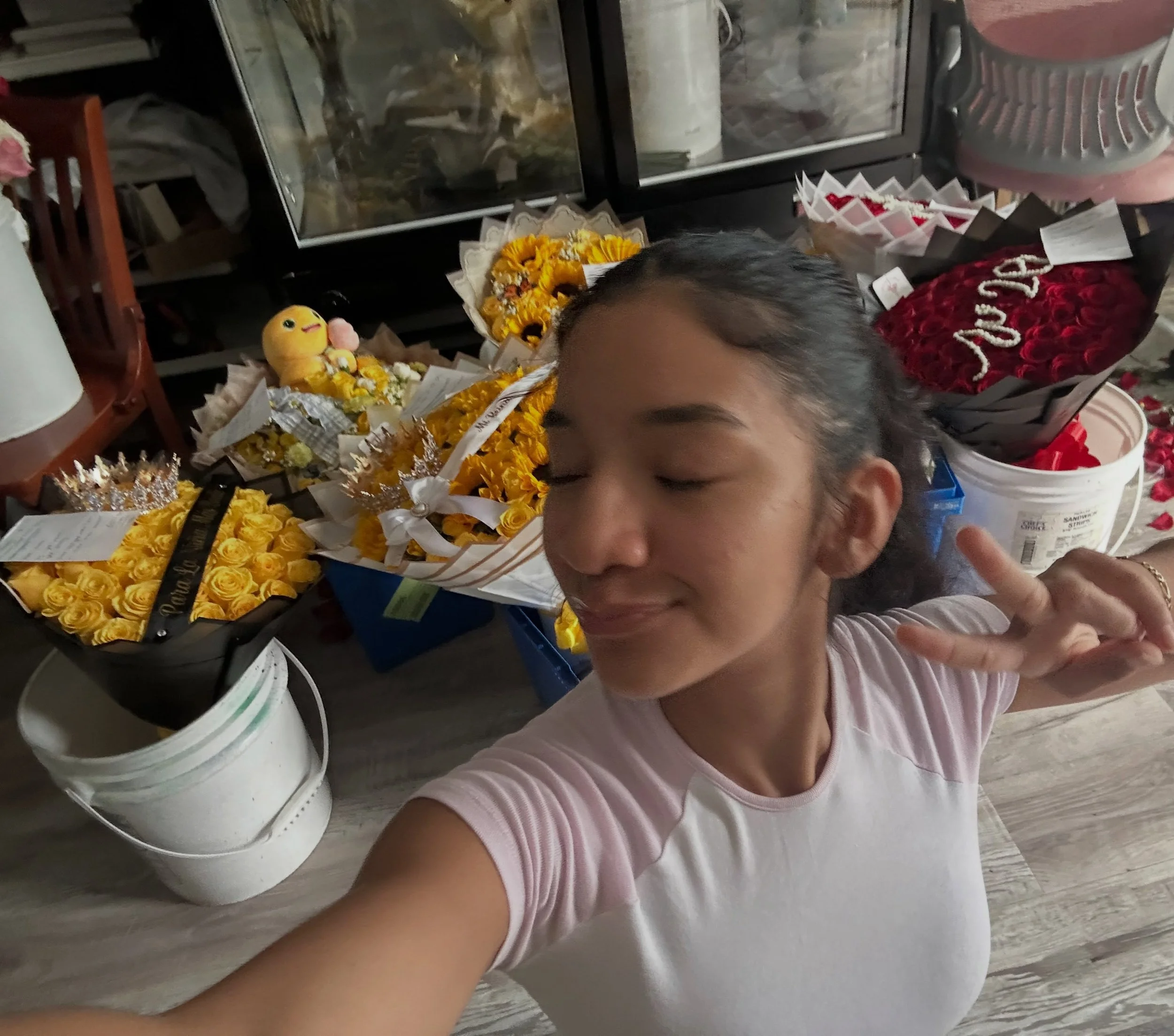 Thank you guys sooooo muchh for selling me out of yellow flowers 🥹 we sold 22 bouquets just today !!! Thank you for your support and preference, I always look forward to working hard to make your bouquets for your loved ones 💛
&amp; if you didn&rsq