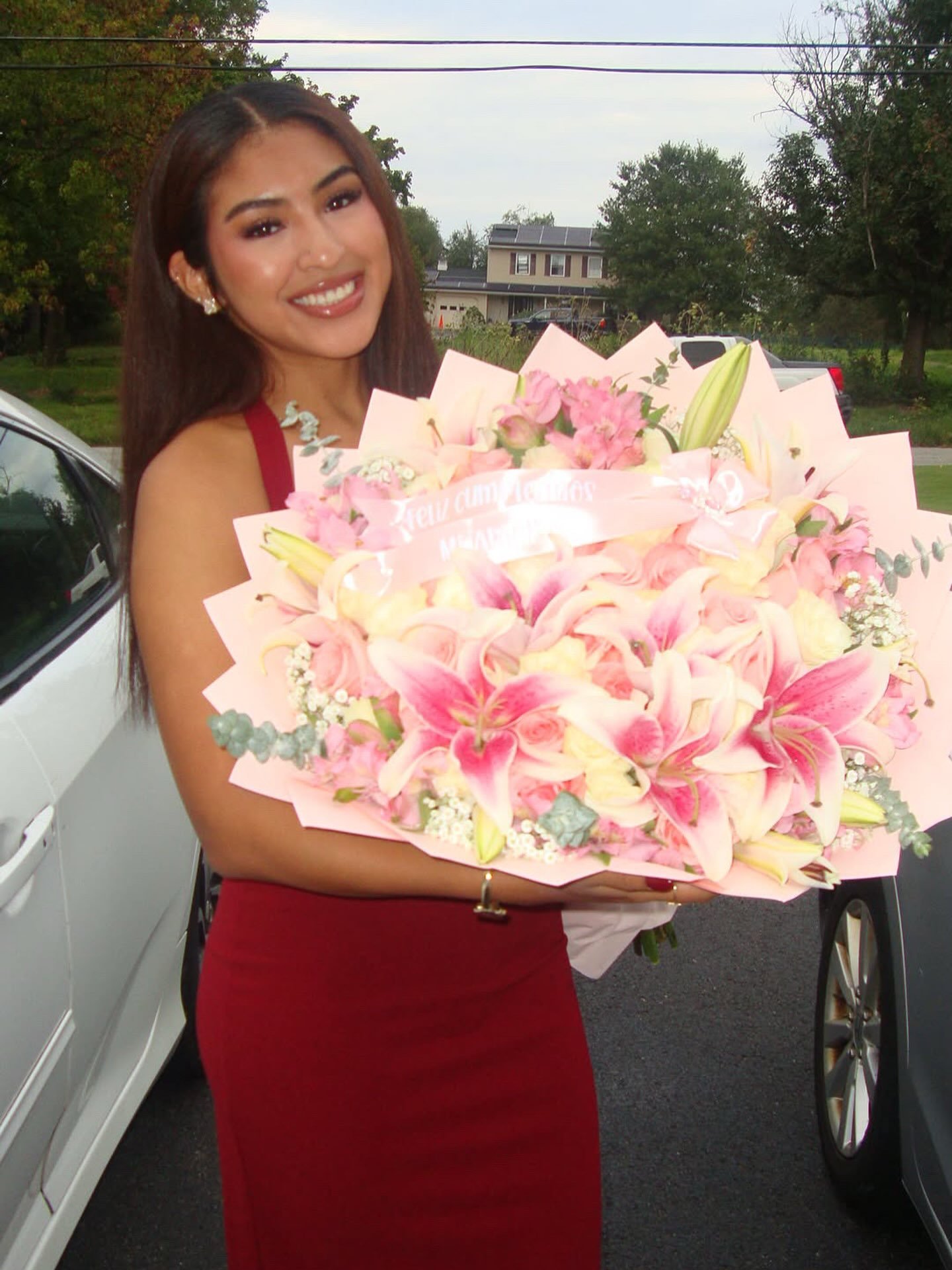 Pretty girl with pretty flowers :) <3

Thank you so much @adamariiilopez for sending in your picture 🥹🤍

#rosebouquet #flowerbouquet #birthdaybouquet #birthdayflowers #njflorist