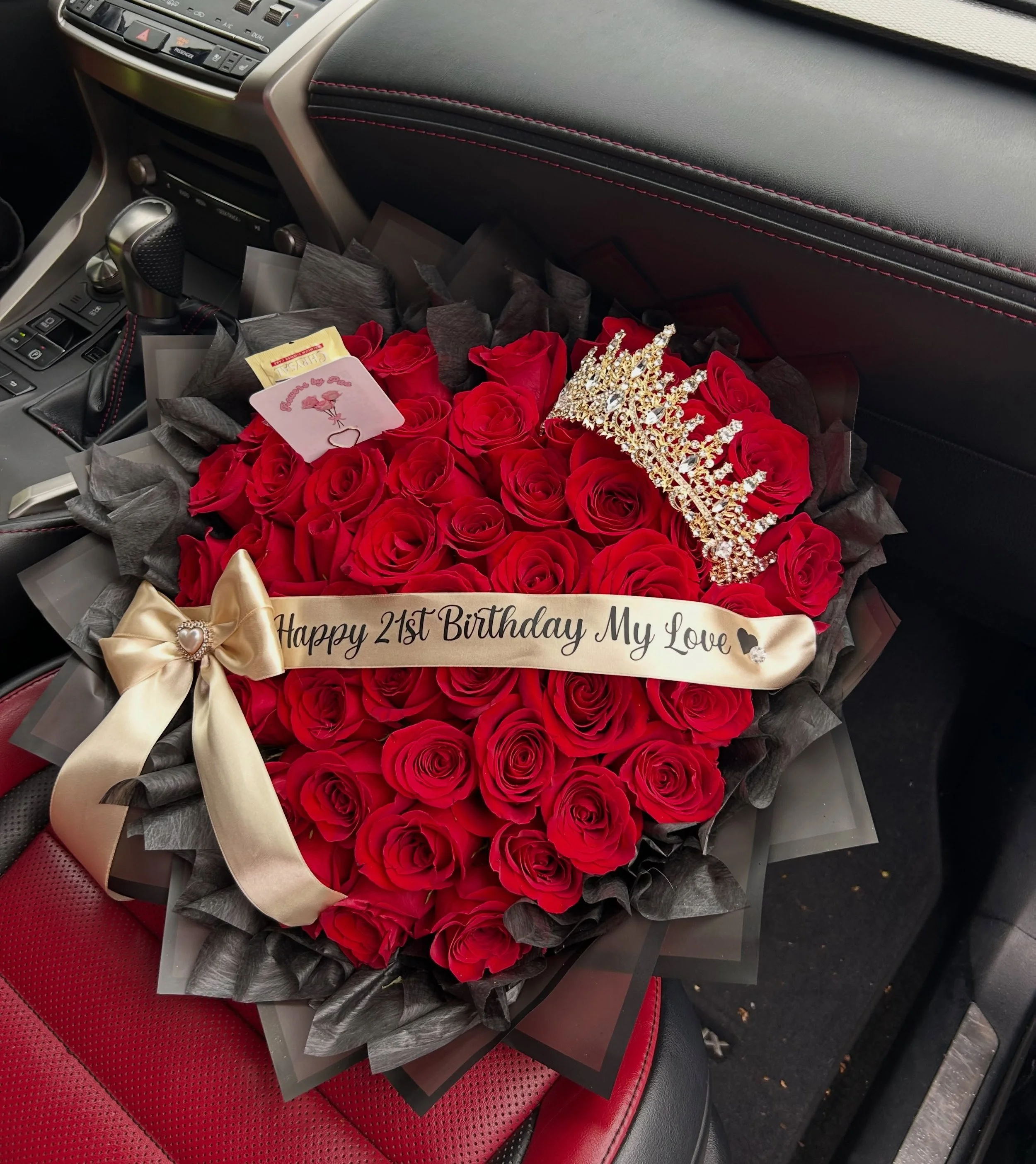 &ldquo;The Heart Stealer&rdquo; available on our website for your special occasions ❤️

#rosebouquet #birthdaybouquet #ramobuchon #redroses #rosebouquet