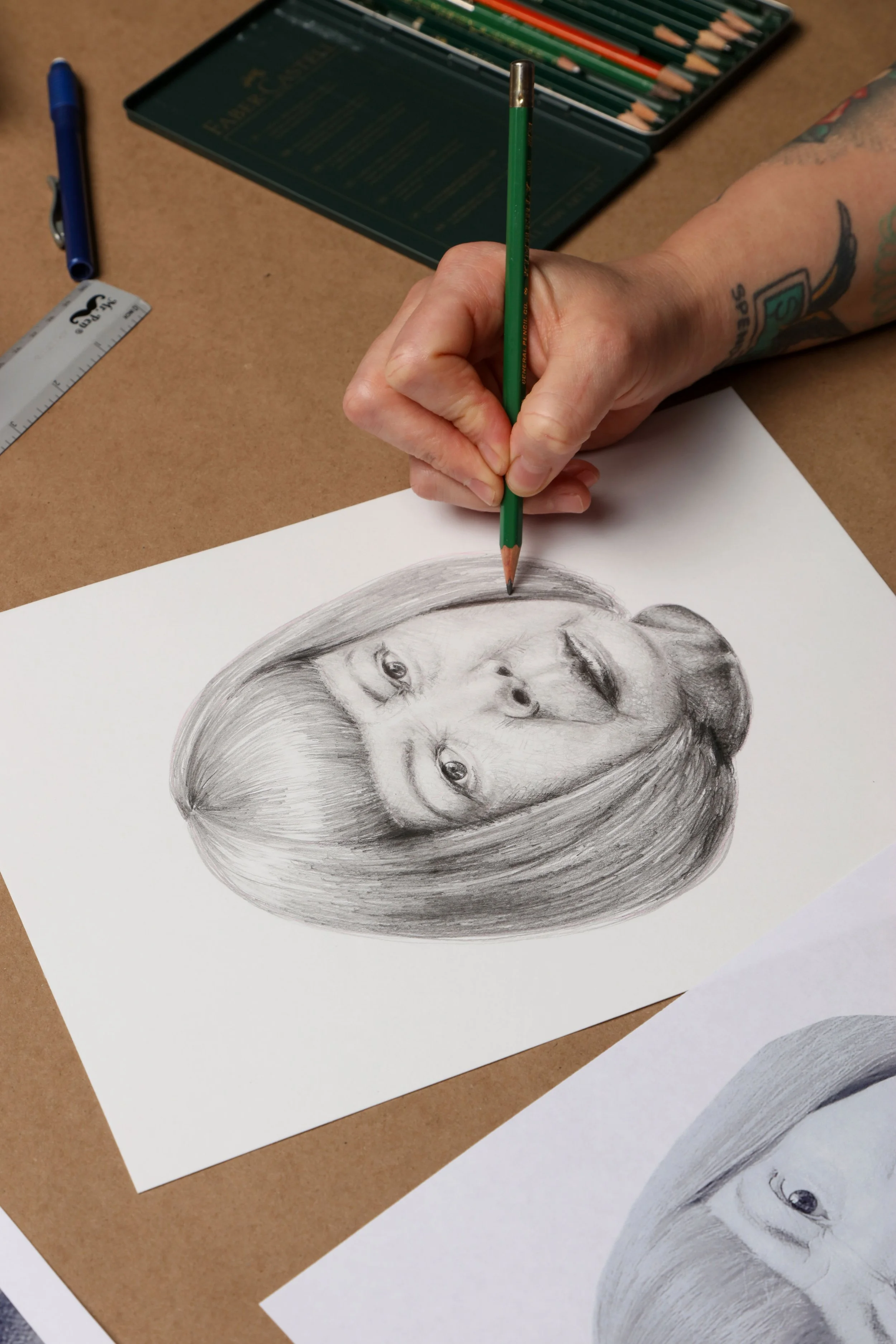 Iconographic_BTS_SketchingPortrait_Yayoi_Kusama.jpg