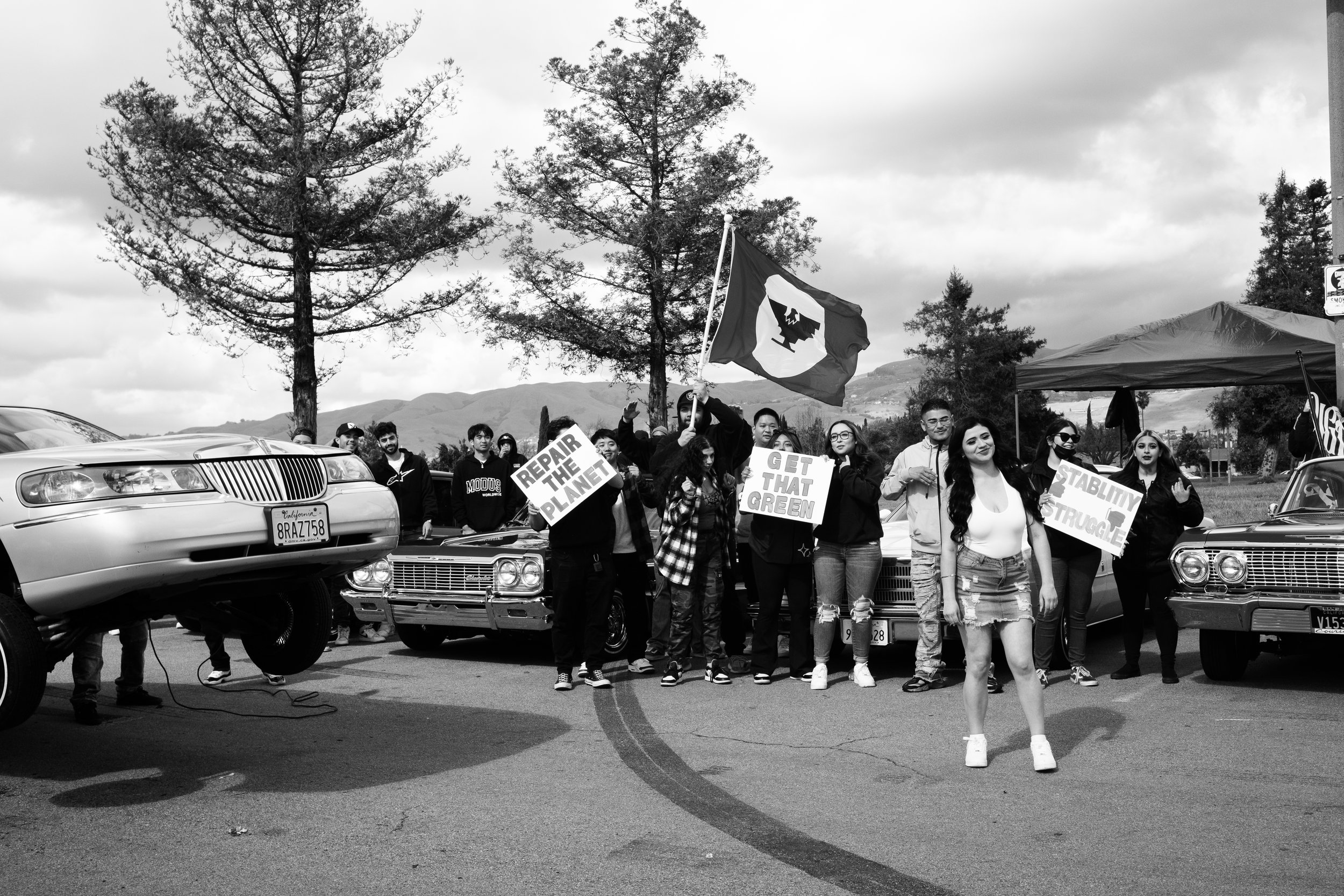 Comunidad and Low Riders