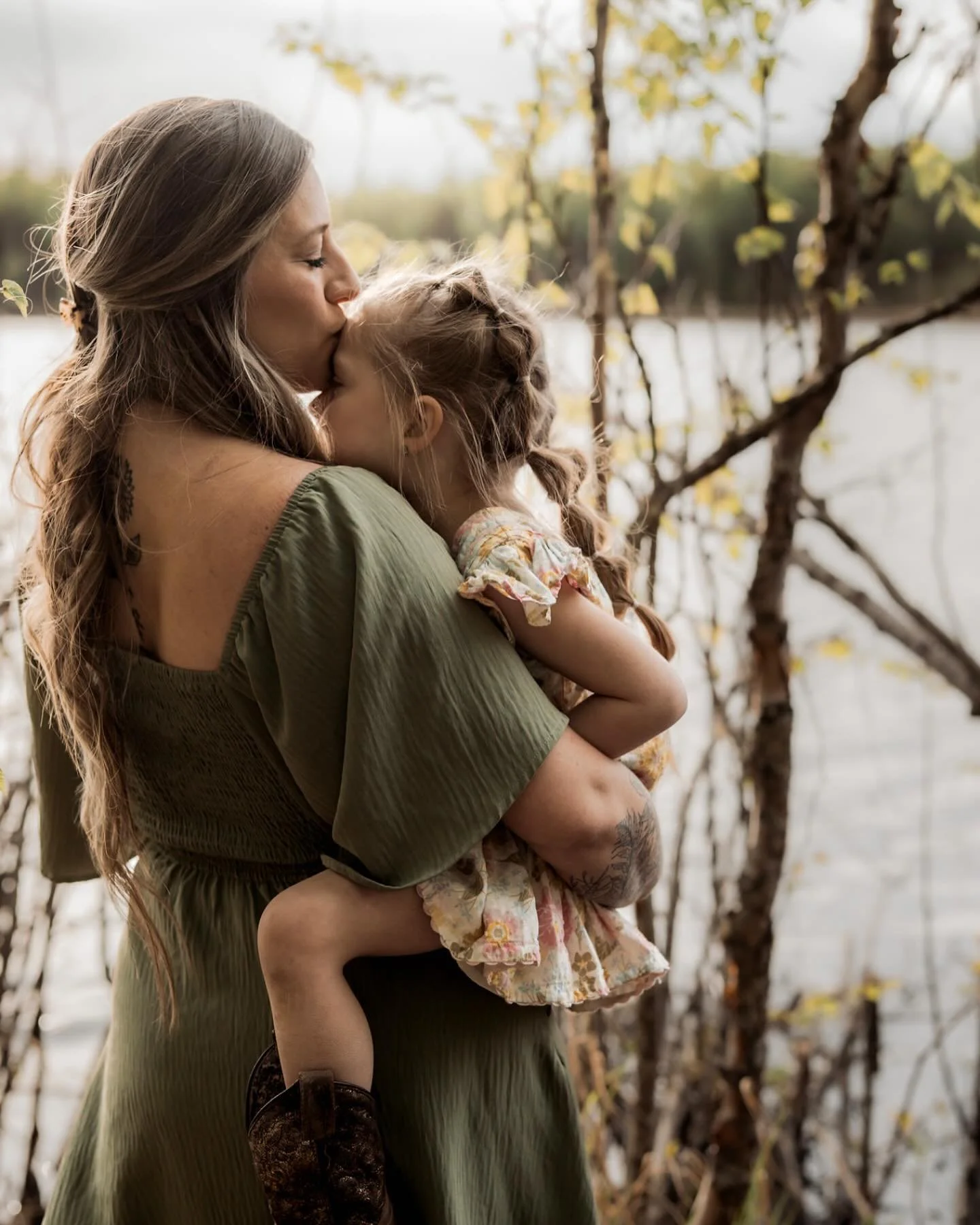 Motherhood looks so good on you @_monique_bell 

 it was an honor to capture just a sneak peak of the bond with your daughter 💖

#beautifulmotherhood #alaskamoms #alaska #wasillaalaska #alaskafamilyphotographer