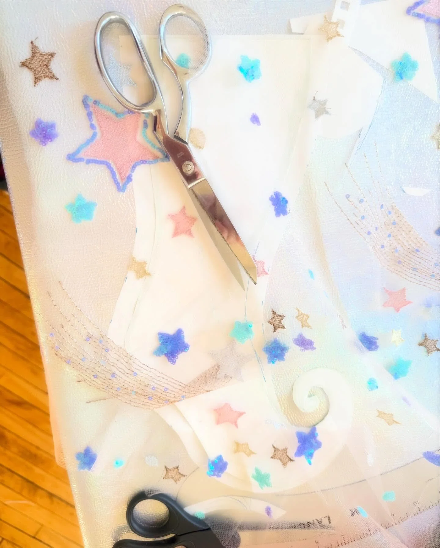Spindle Holiday Stocking 2025✨ #inthemaking 

Get your gift certificate and get a free custom designed holiday stocking- to boot! Give the gift of experience. 

Presenting Spindle Holiday Stocking 2025 💫

#giftcertificate #stocking #nutcrackerballet
