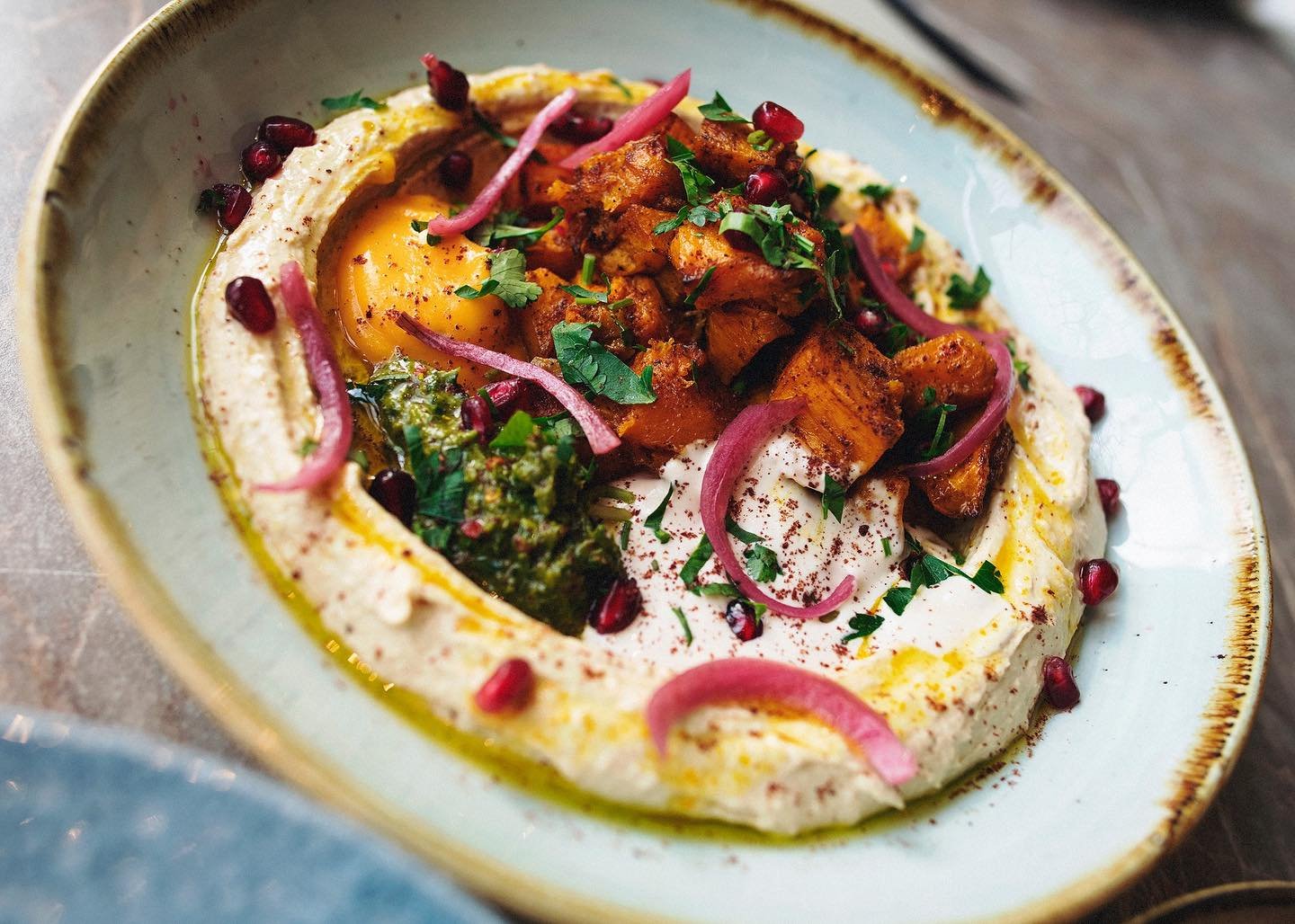 A hummus so handsome we couldn’t decide which image to post, so here’s three different ones for you to drool over😍
Our new(ish) roasted butternut squash with butternut purée, tahini, and house pesto over hummus special- a decaden