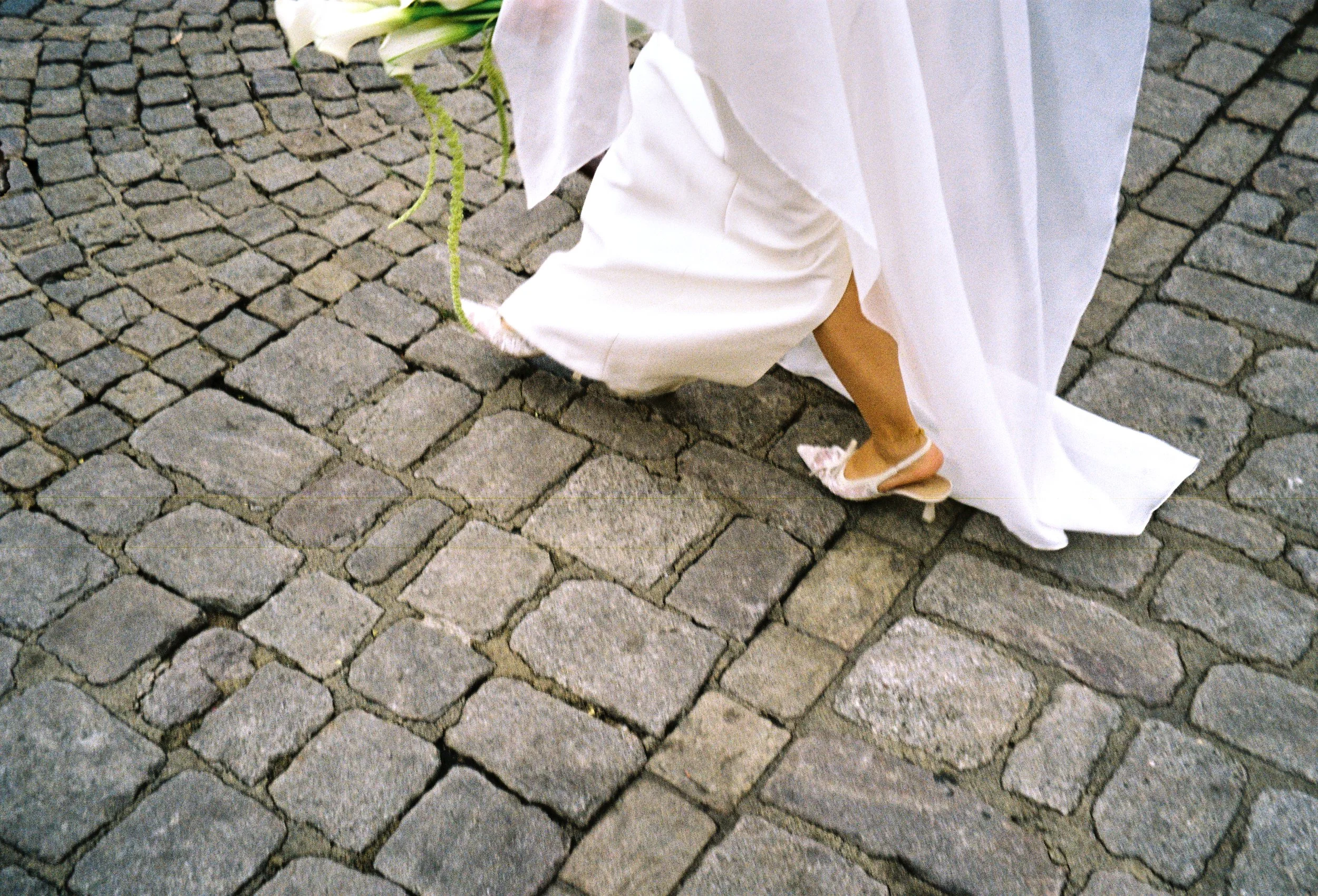 R1-05028-015A.jpg