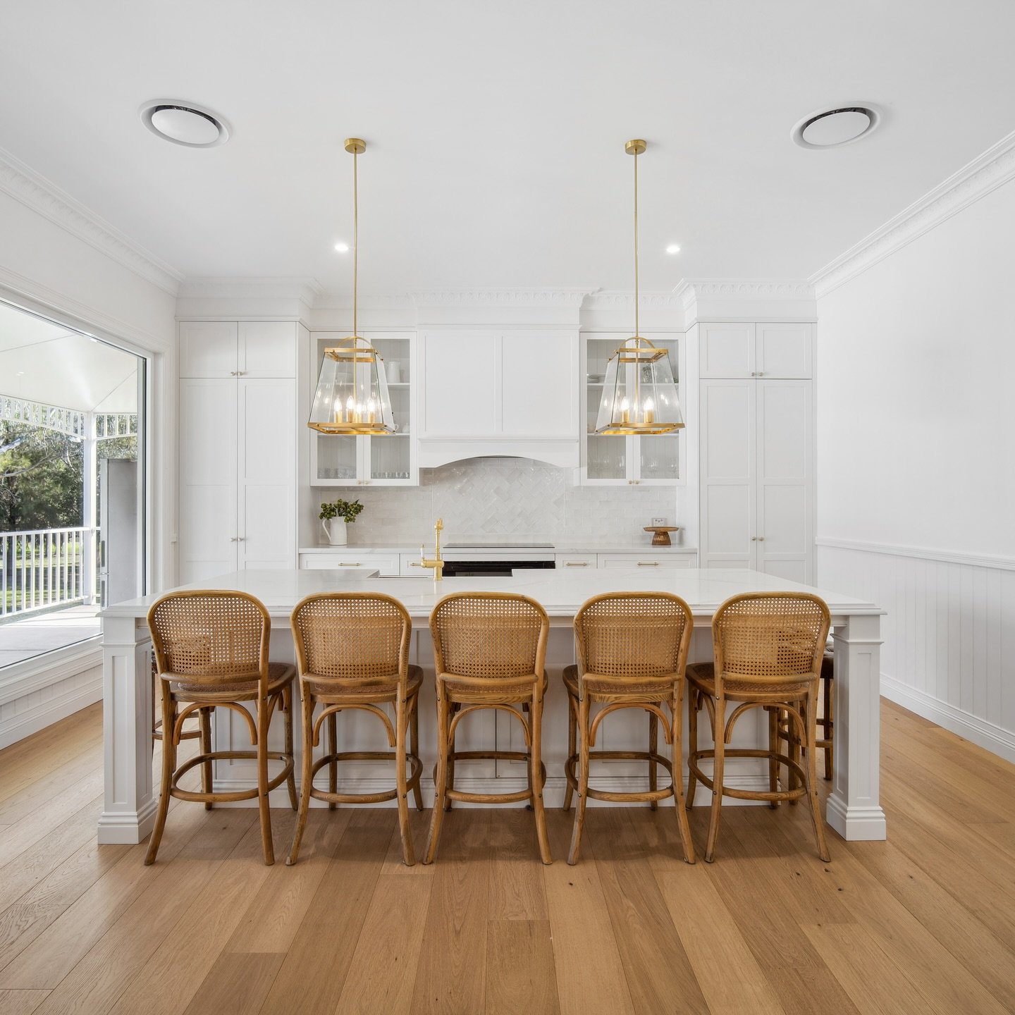 An opulent task to re-inspire one of Wagga&rsquo;s most captivating river properties. 

With an elevated definition of detail and striking ambient features, Dejong brings a first-class finish to this admirable home in the Riverina. 

@dejong_homes 

