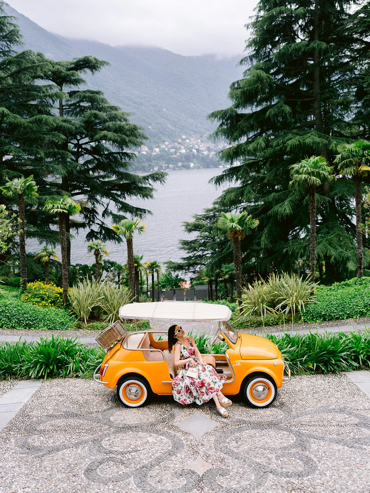 Couple shoot at Passalacqua in Lake Como, Italy