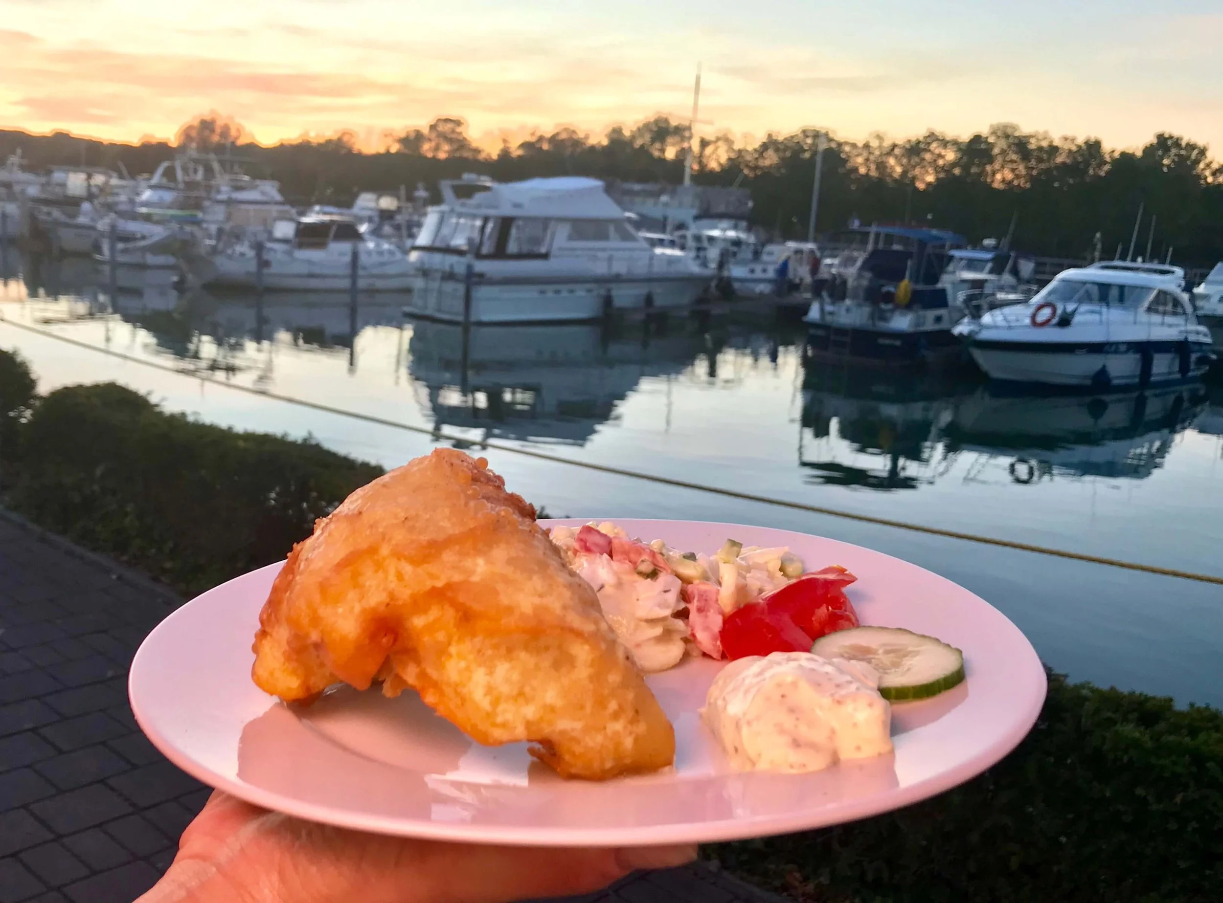 Holtmanns Backfisch in der Marina Rünthe.jpg