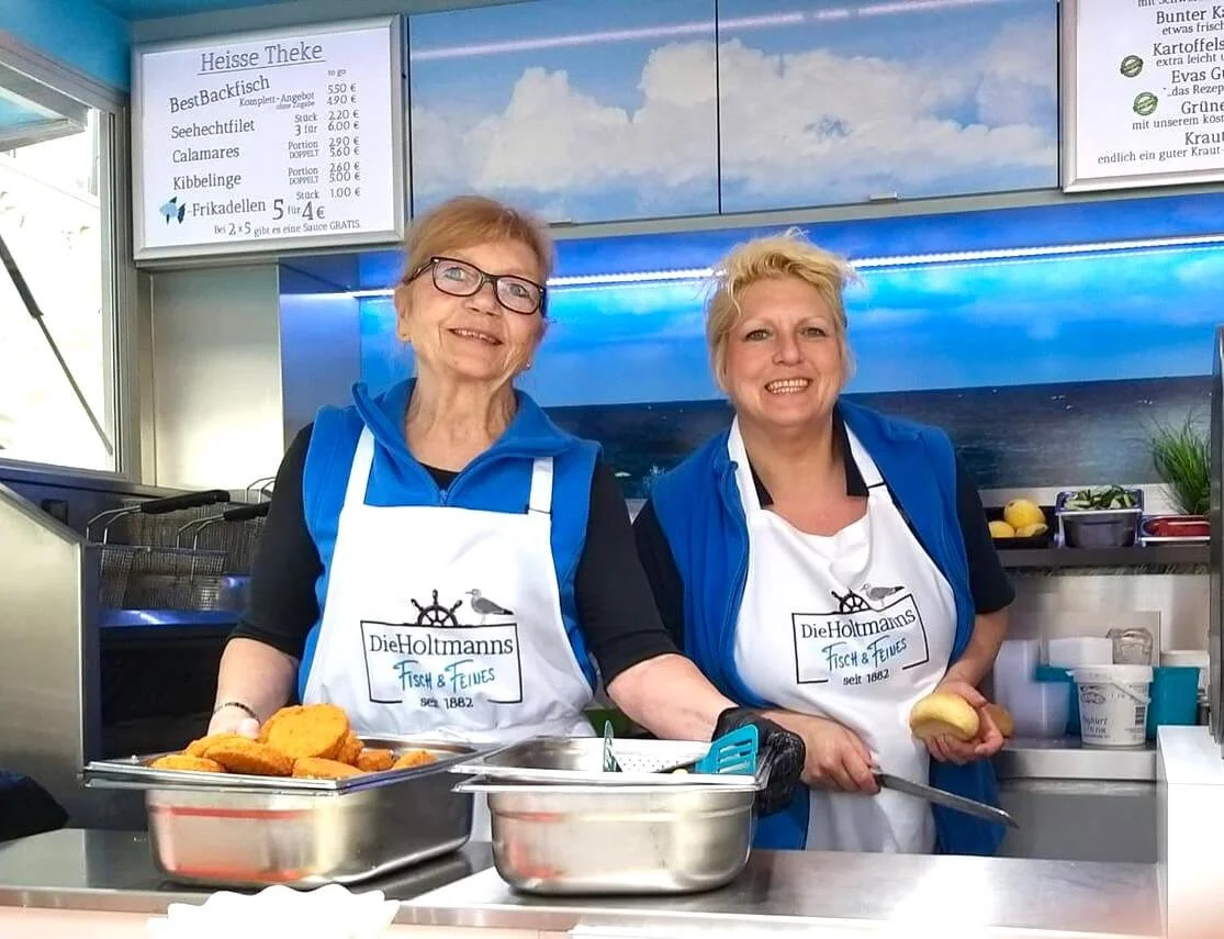 Mama Marlene + Eva Holtmann.jpg