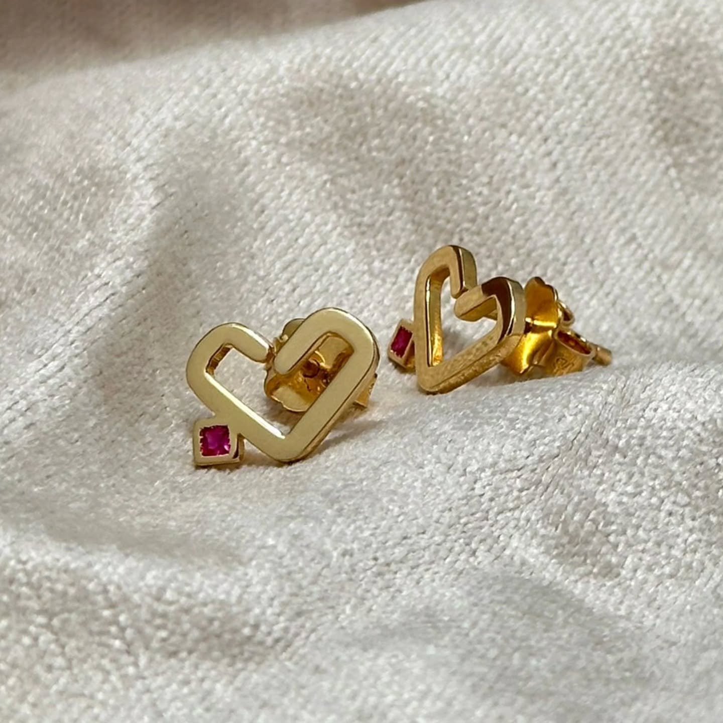 حب Love

حوّل كلماتك إلى فن من خلال خدمات تصميم الخطوط العربية الهندسية. دع تصميمك تتألق بخط مذهل وفريد ​​من نوعه يجسد جوهر شخصيتك

Get in touch via instagram @hmstudiome or check our website www.hmstudiome.com or our whatsapp.
لطلب تصميم خاص دايركت 