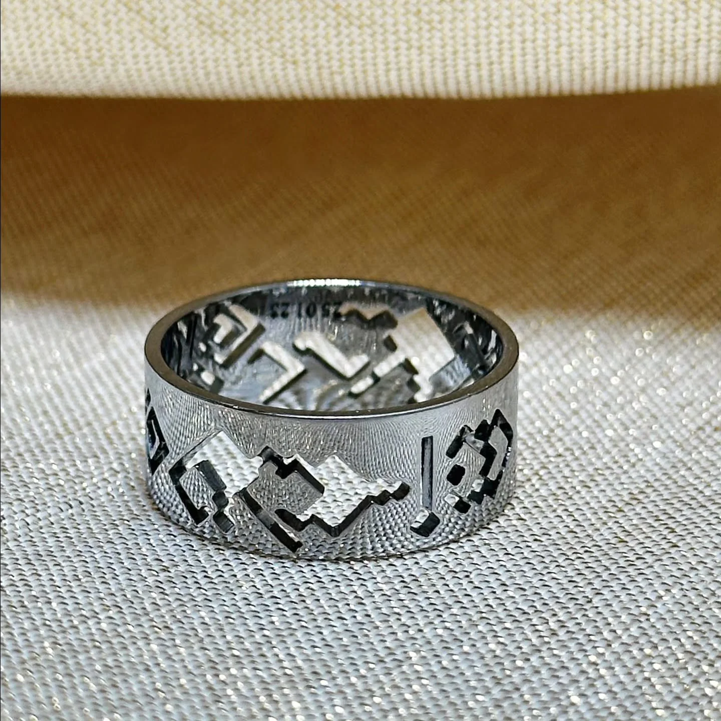 حوّل كلماتك إلى فن من خلال خدمات تصميم الخطوط العربية الهندسية. دع تصميمك تتألق بخط مذهل وفريد ​​من نوعه يجسد جوهر شخصيتك

Get in touch via instagram @hmstudiome or check our website www.hmstudiome.com or our whatsapp.
لطلب تصميم خاص دايركت مسج على ا