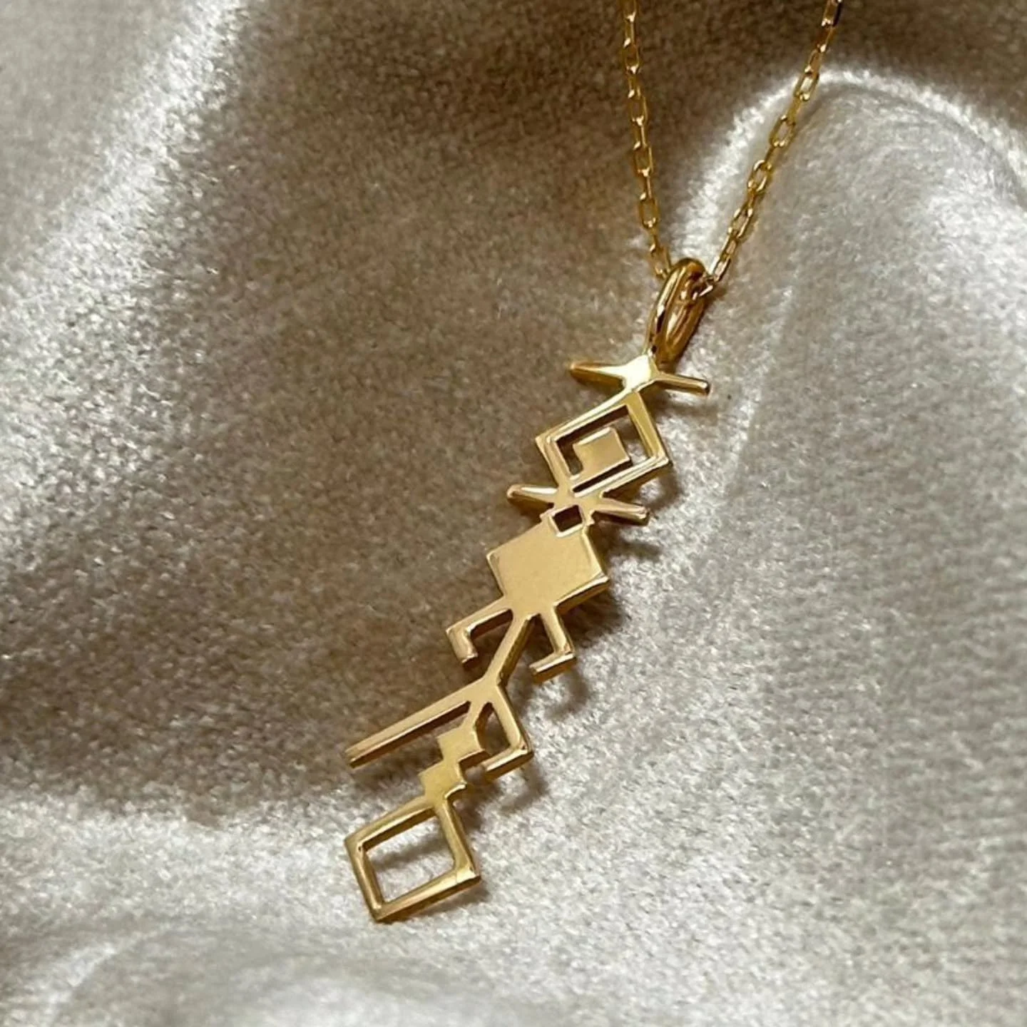 حوّل كلماتك إلى فن من خلال خدمات تصميم الخطوط العربية الهندسية. دع تصميمك تتألق بخط مذهل وفريد ​​من نوعه يجسد جوهر شخصيتك

Get in touch via instagram @hmstudiome or check our website www.hmstudiome.com or our whatsapp.
لطلب تصميم خاص دايركت مسج على ا