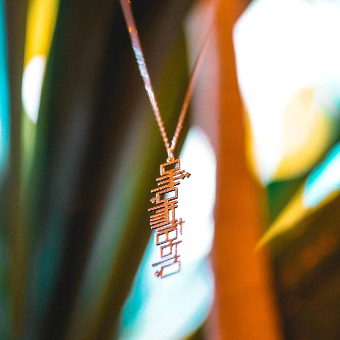 حوّل كلماتك إلى فن من خلال خدمات تصميم الخطوط العربية الهندسية وتحويلها لقطعة فريدة من نوعها من الذهب أو الفضة.. دع تصميمك تتألق بخط مذهل وفريد ​​من نوعه يجسد جوهر شخصيتك.

Get in touch via instagram @hmstudiome or check our website www.hmstudiome.co