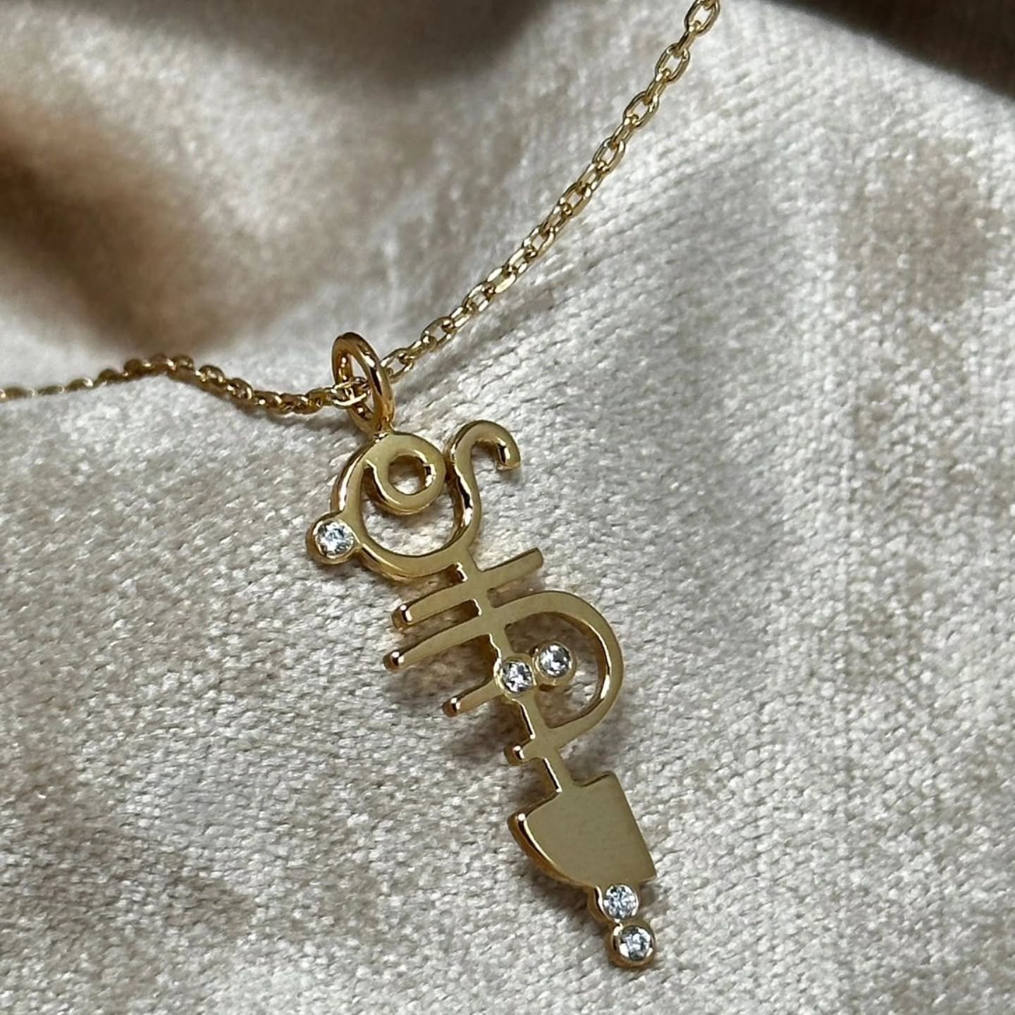 غالية Ghalya

حوّل كلماتك إلى فن من خلال خدمات تصميم الخطوط العربية الهندسية. دع تصميمك تتألق بخط مذهل وفريد ​​من نوعه يجسد جوهر شخصيتك.

Get in touch via instagram @hmstudiome or check our website www.hmstudiome.com or our whatsapp.
لطلب تصميم خاص د