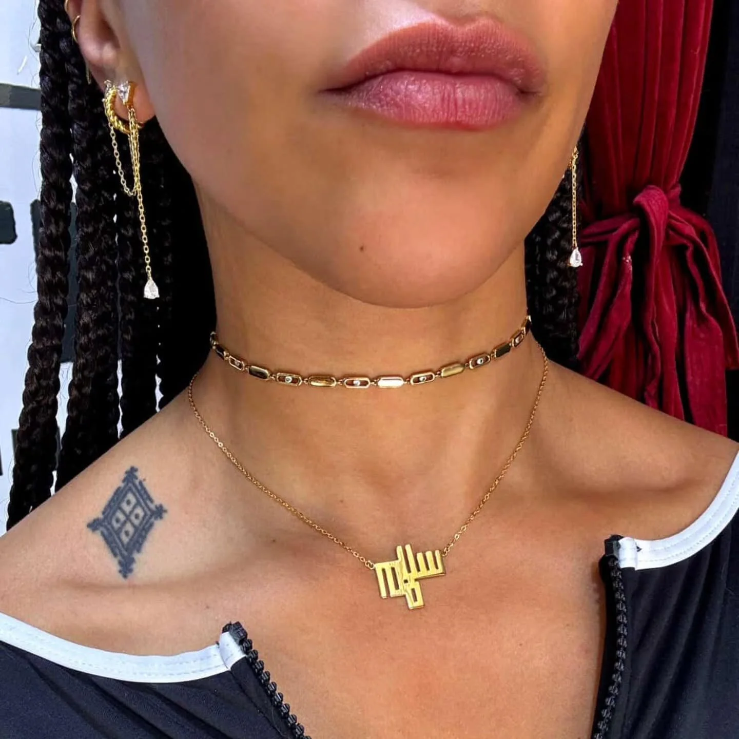 Salam سلام

حوّل كلماتك إلى فن من خلال خدمات تصميم الخطوط العربية الهندسية وتحويلها لقطعة فريدة من نوعها من الذهب أو الفضة.. دع تصميمك تتألق بخط مذهل وفريد ​​من نوعه يجسد جوهر شخصيتك.

Get in touch via instagram @hmstudiome or check our website www.h