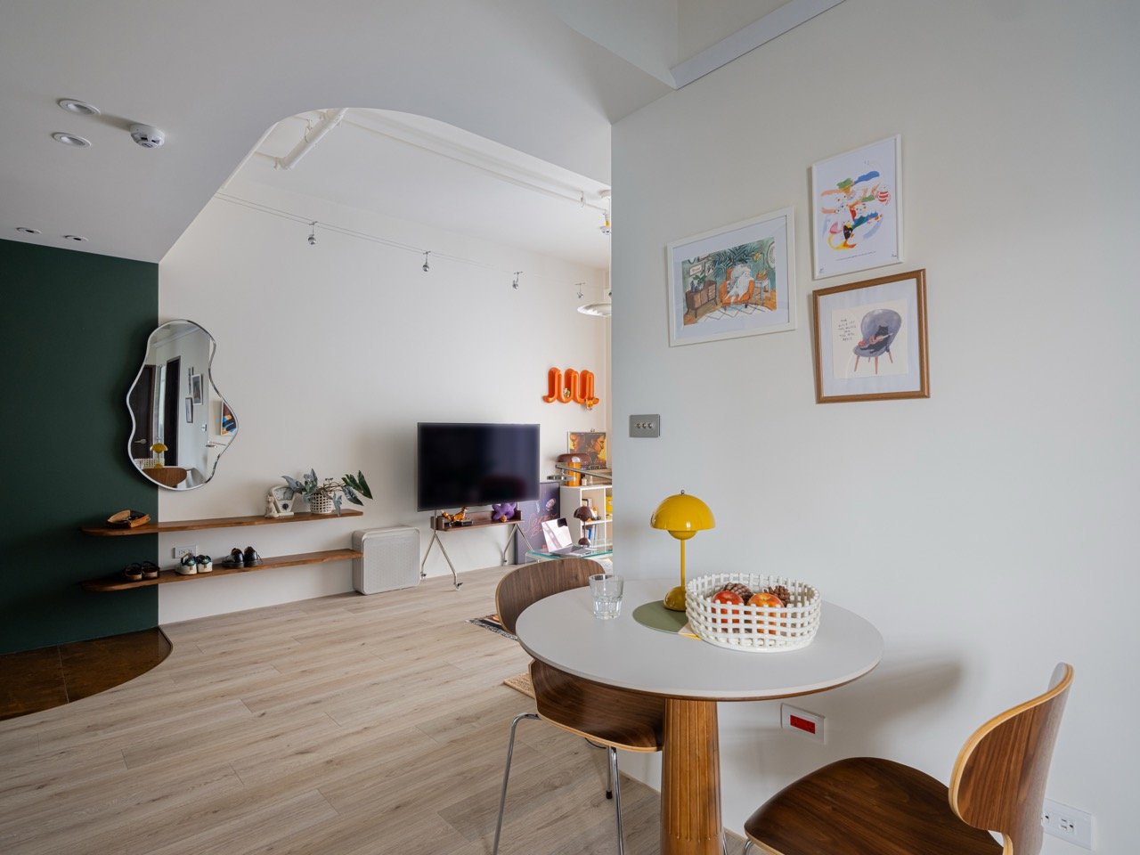     W-Residence-序光之居-13坪小坪數住宅設計-餐廳客廳開放式公區.jpg