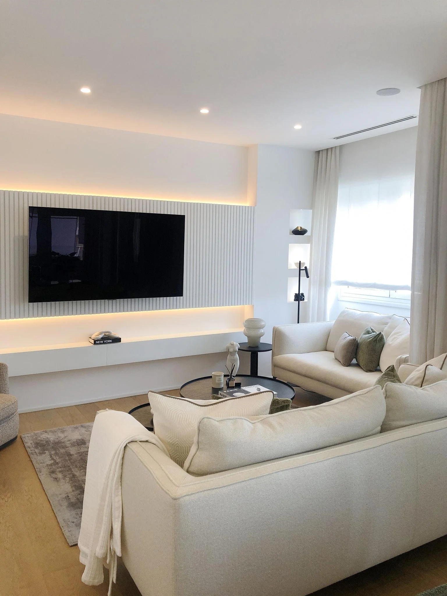 Iluminación arquitectónica y diseño lumínico para casa como locales y grandes superficies