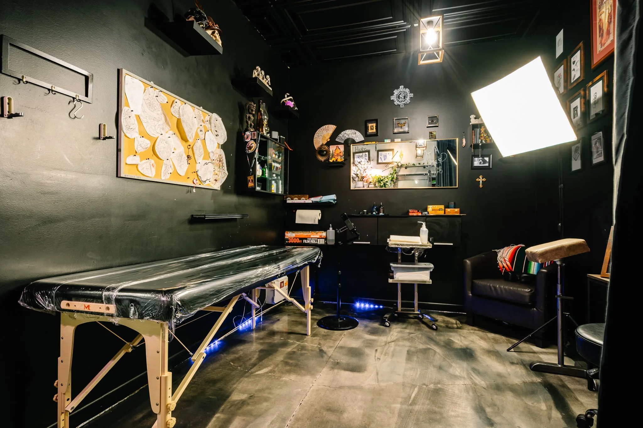 tattoo-shop-interior-14.jpg