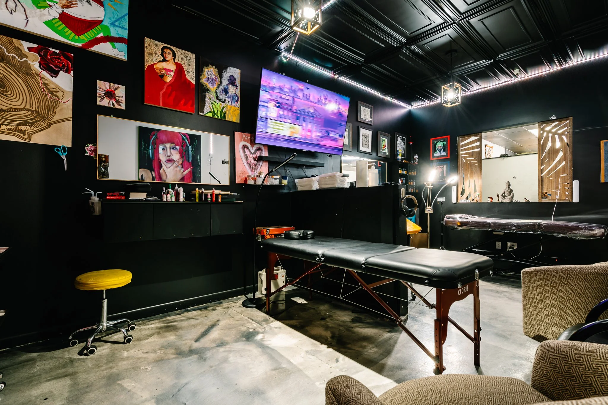 tattoo-shop-interior-12.jpg