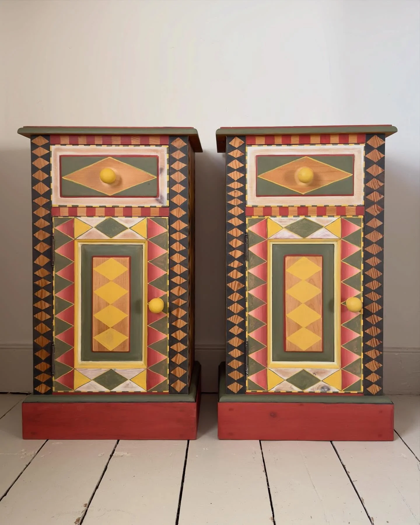 I&rsquo;ve finished these two bedsides today and can finally share the results. It was the perfect sunny day and I managed to grab a few photos before the light disappeared.

I&rsquo;ve had these pieces for a little while before picking up a brush, k