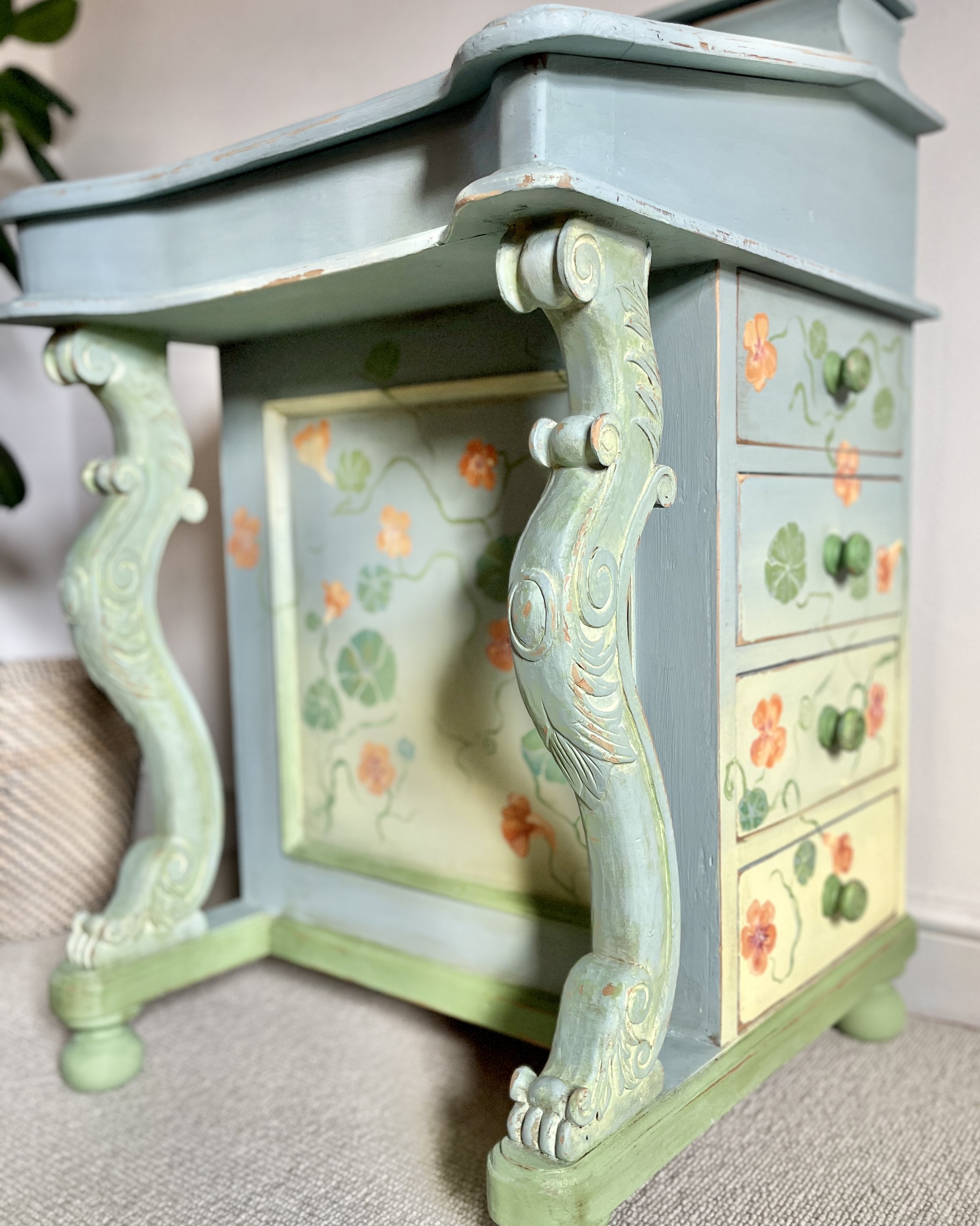 DAVENPORT DESK 250404